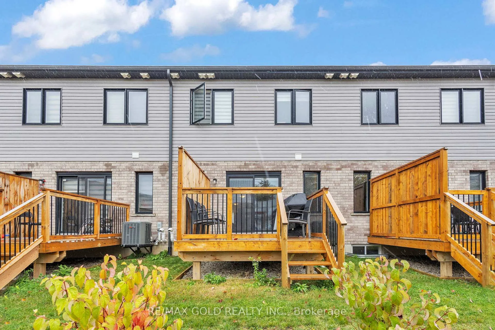 Photo 3 of 75 Pony Way, Kitchener — HOMEH
