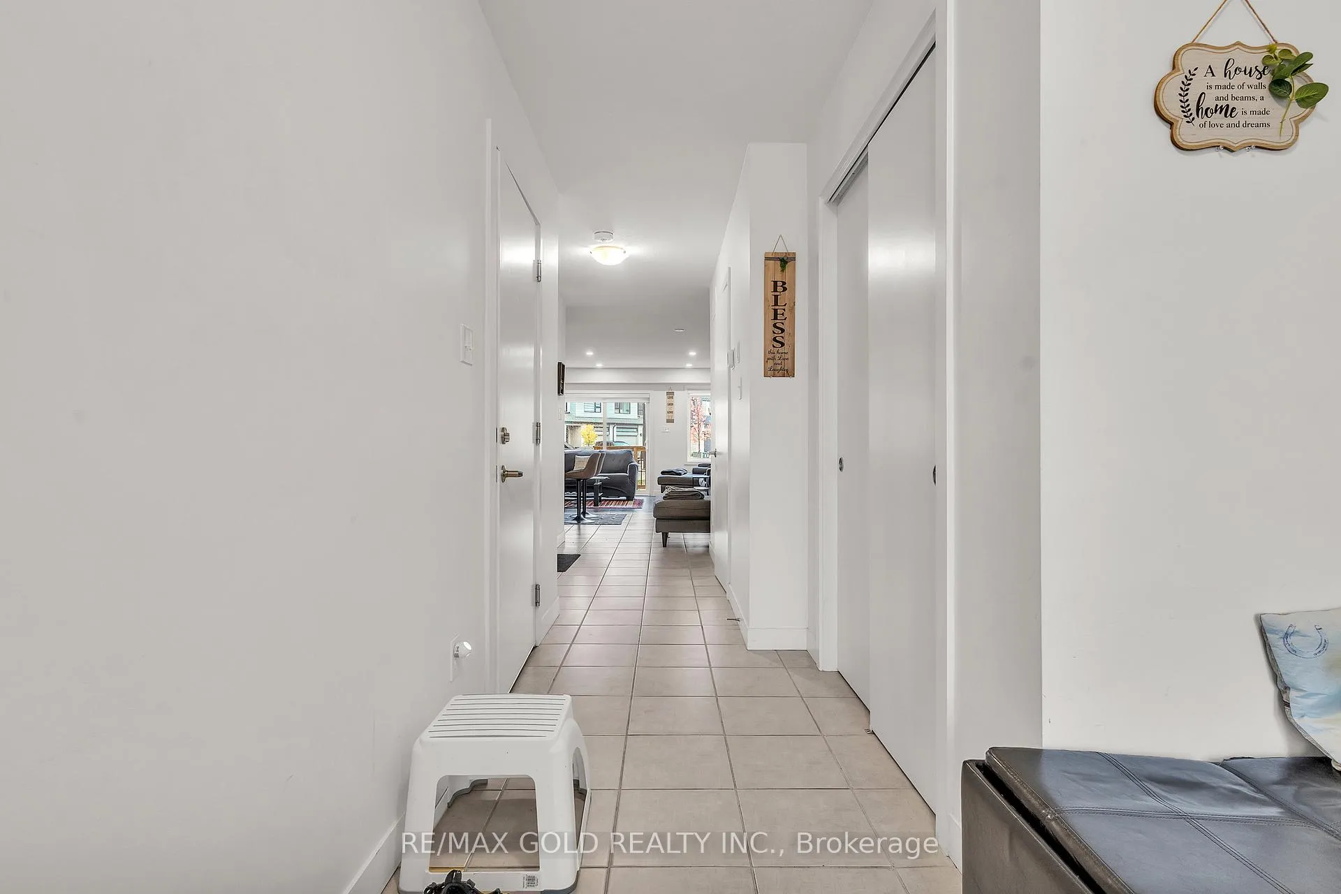 Photo 7 of 75 Pony Way, Kitchener — HOMEH
