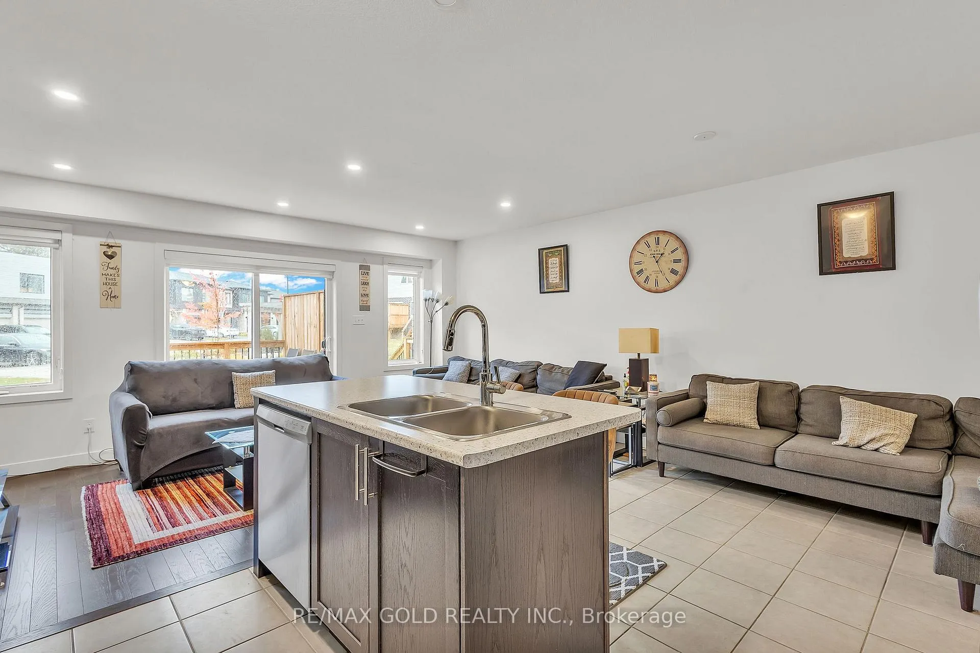 Photo 10 of 75 Pony Way, Kitchener — HOMEH
