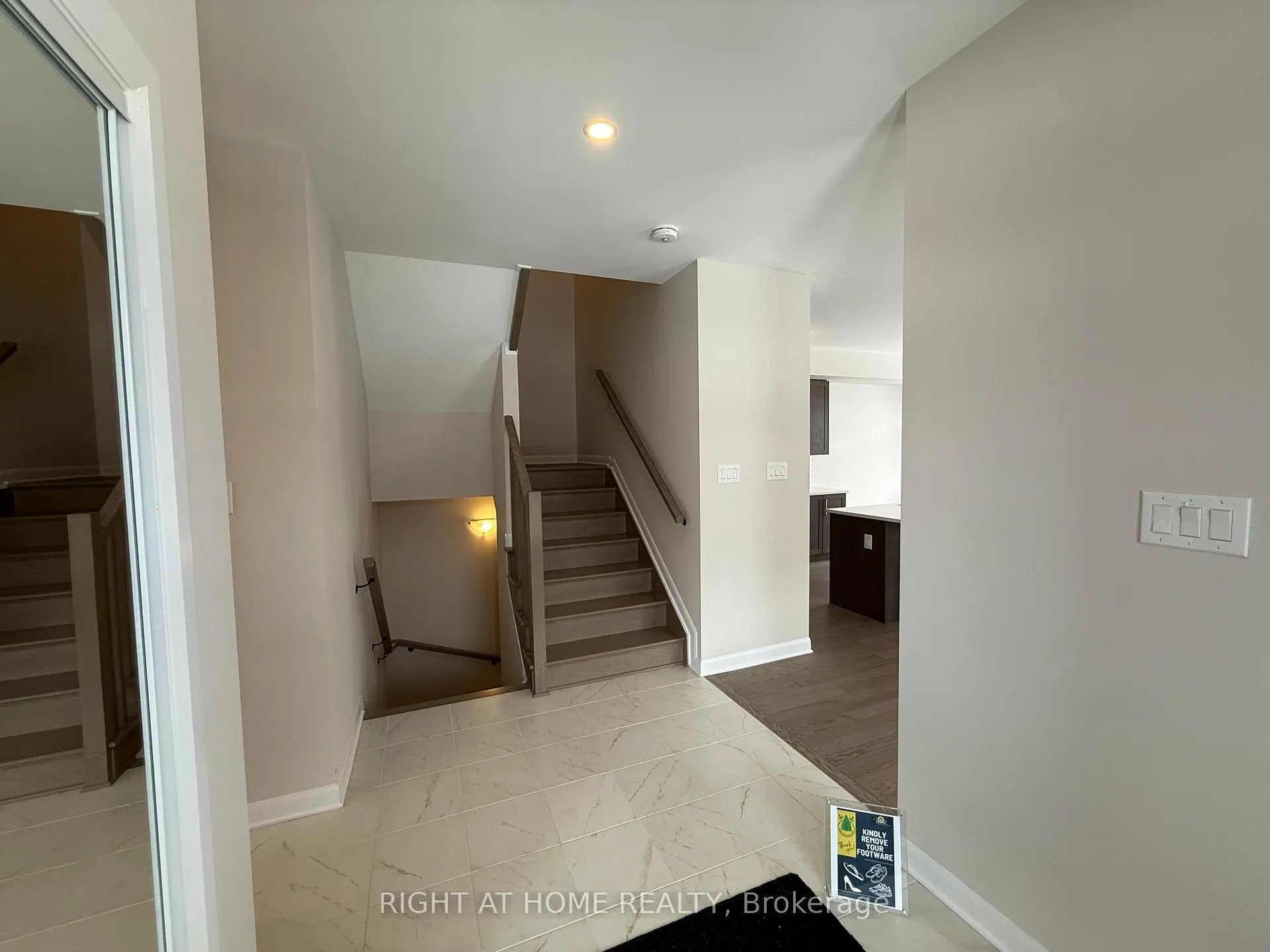 Photo 4 of 778 Jennie Trout Terrace, Ottawa, Kanata - Morgan's Grant/South March — HOMEH