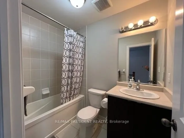 Photo 17 of 38 Hogan Manor Drive, Brampton, Northwest Brampton — HOMEH