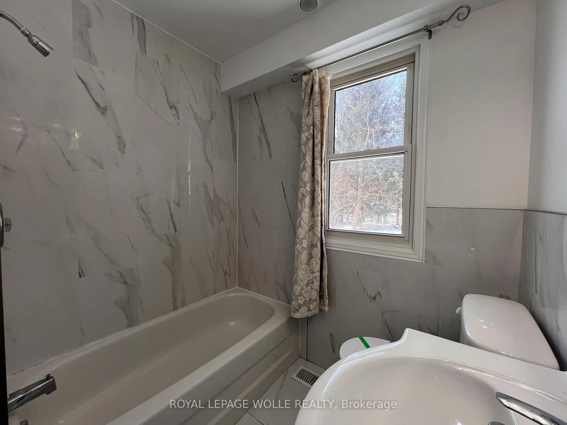 Photo 6 of Unit Unit 1, 168 5 Avenue, Kitchener, Pioneer Park — HOMEH