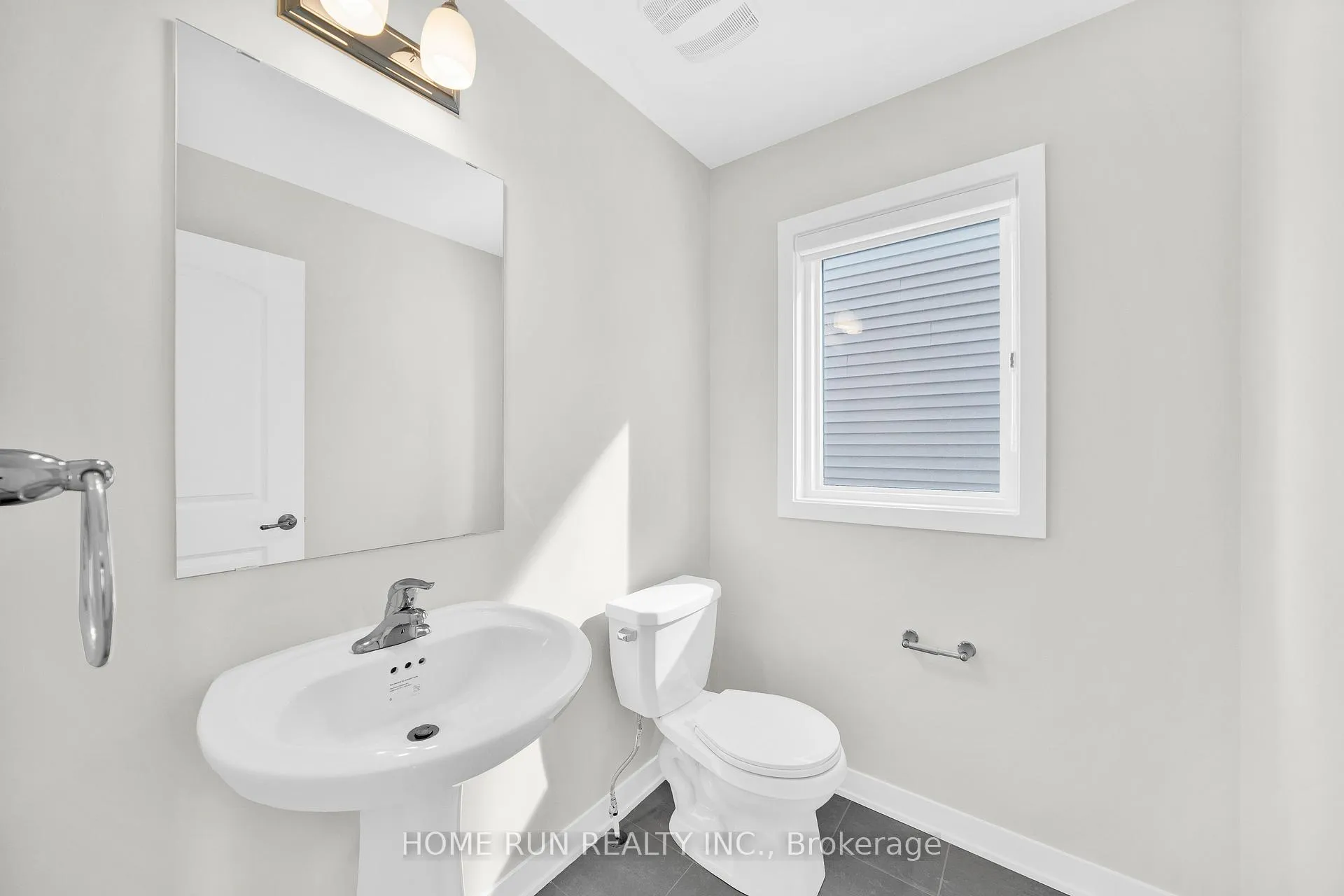 Photo 3 of 124 Tonic Crescent, Ottawa, Kanata - Rural Kanata (Central) — HOMEH