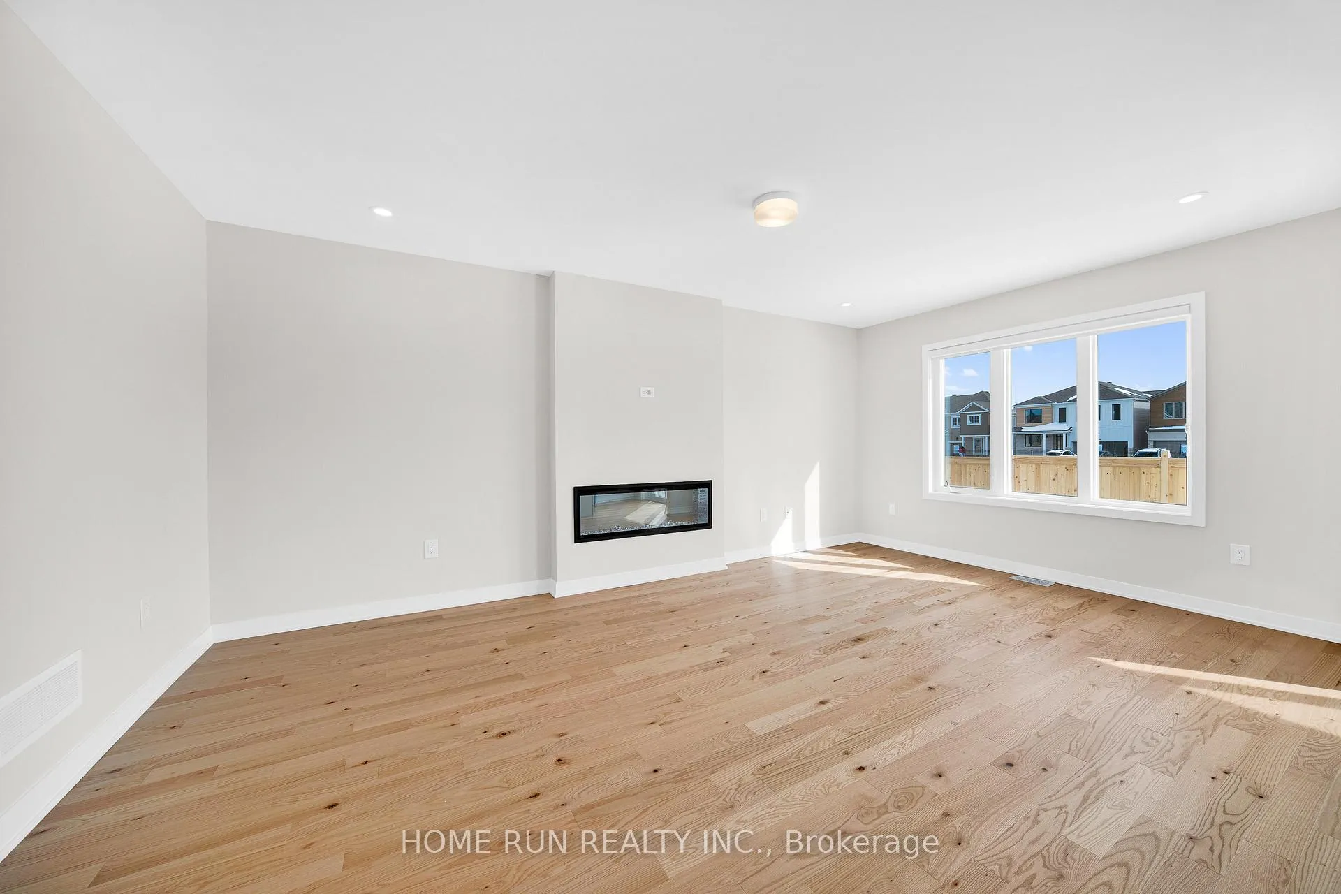 Photo 8 of 124 Tonic Crescent, Ottawa, Kanata - Rural Kanata (Central) — HOMEH
