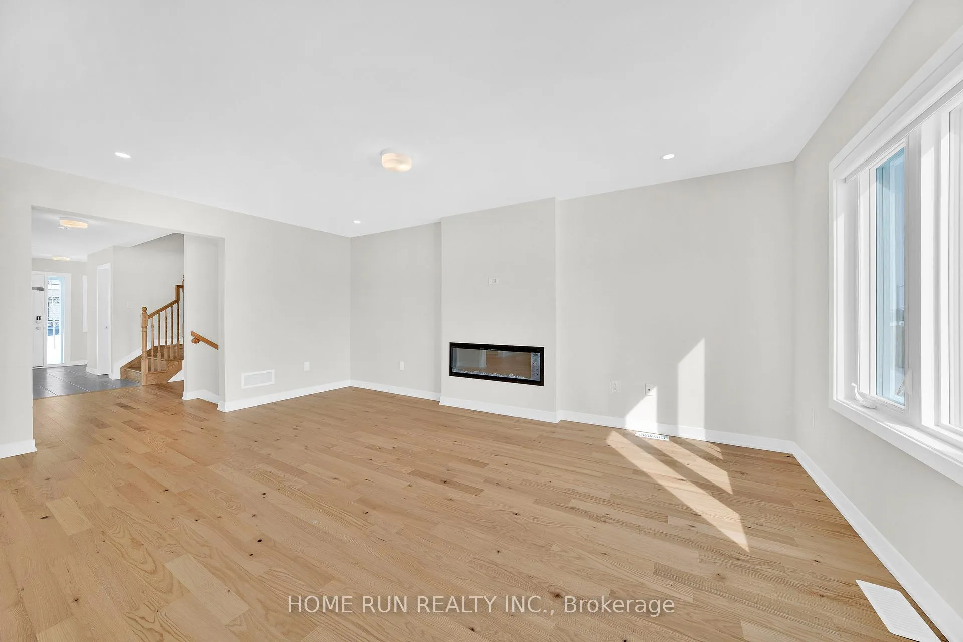 Photo 9 of 124 Tonic Crescent, Ottawa, Kanata - Rural Kanata (Central) — HOMEH