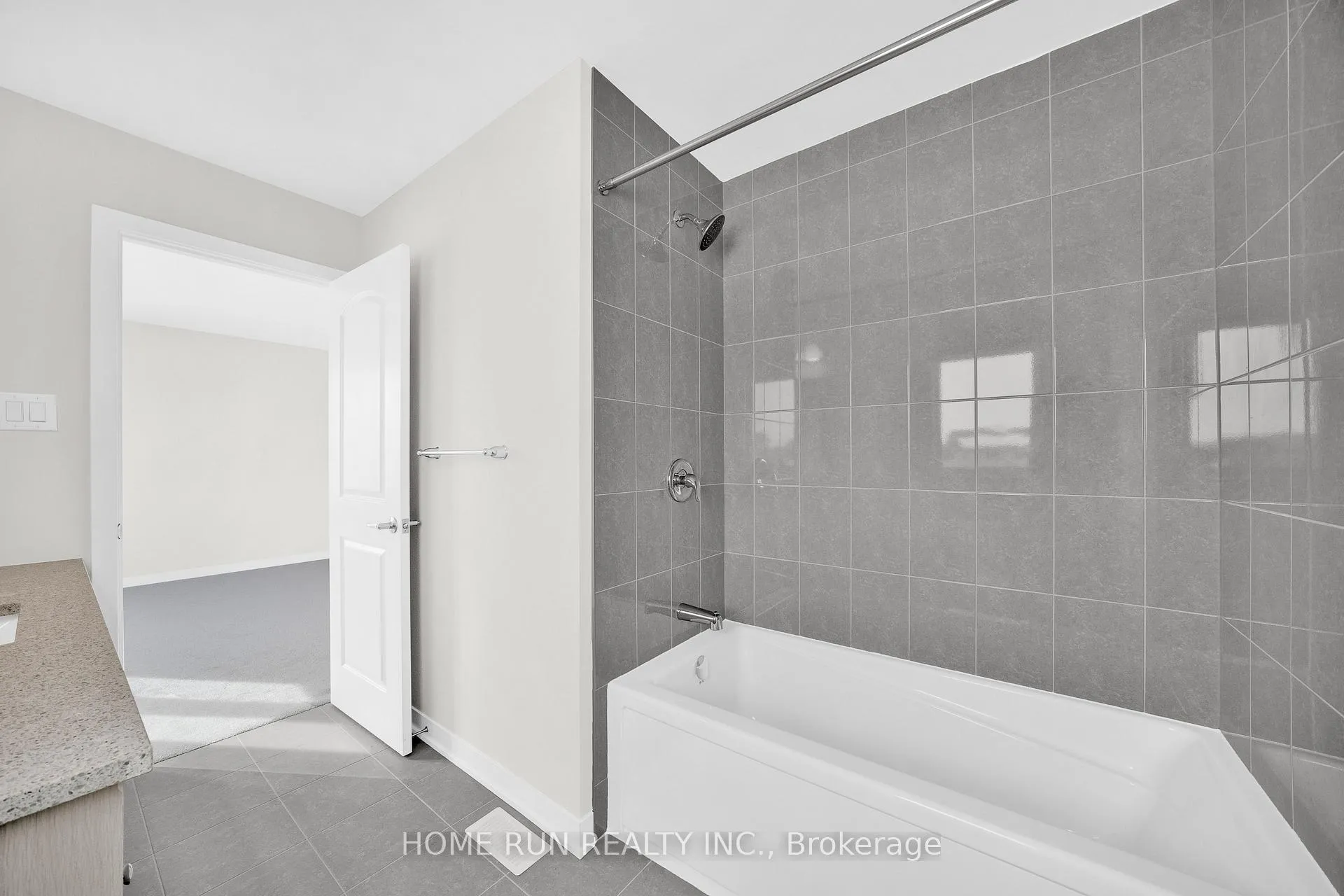 Photo 23 of 124 Tonic Crescent, Ottawa, Kanata - Rural Kanata (Central) — HOMEH