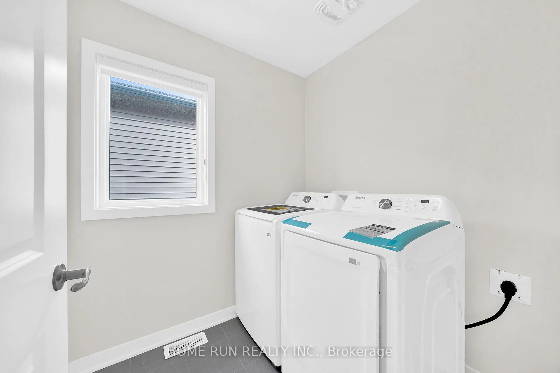 Photo 26 of 124 Tonic Crescent, Ottawa, Kanata - Rural Kanata (Central) — HOMEH