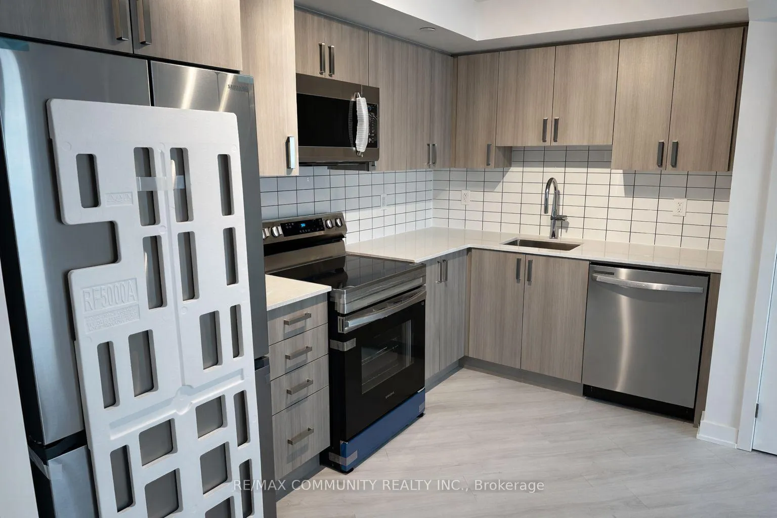 Photo 3 of Unit 317, 1010 Sandy Beach Road, Pickering, Bay Ridges — HOMEH
