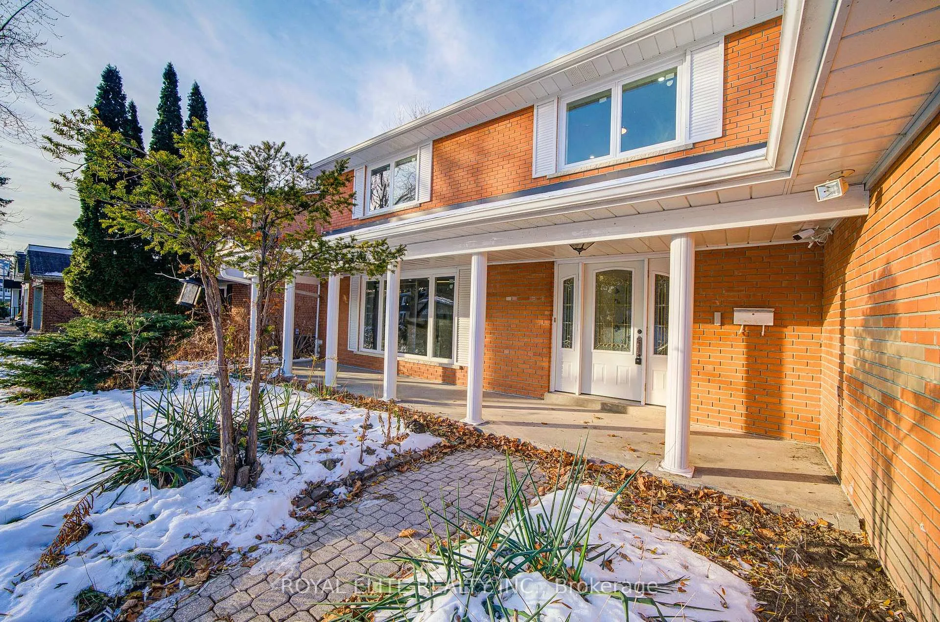 Photo 2 of 40 Squire Baker's Lane, Markham, Sherwood-Amberglen — HOMEH