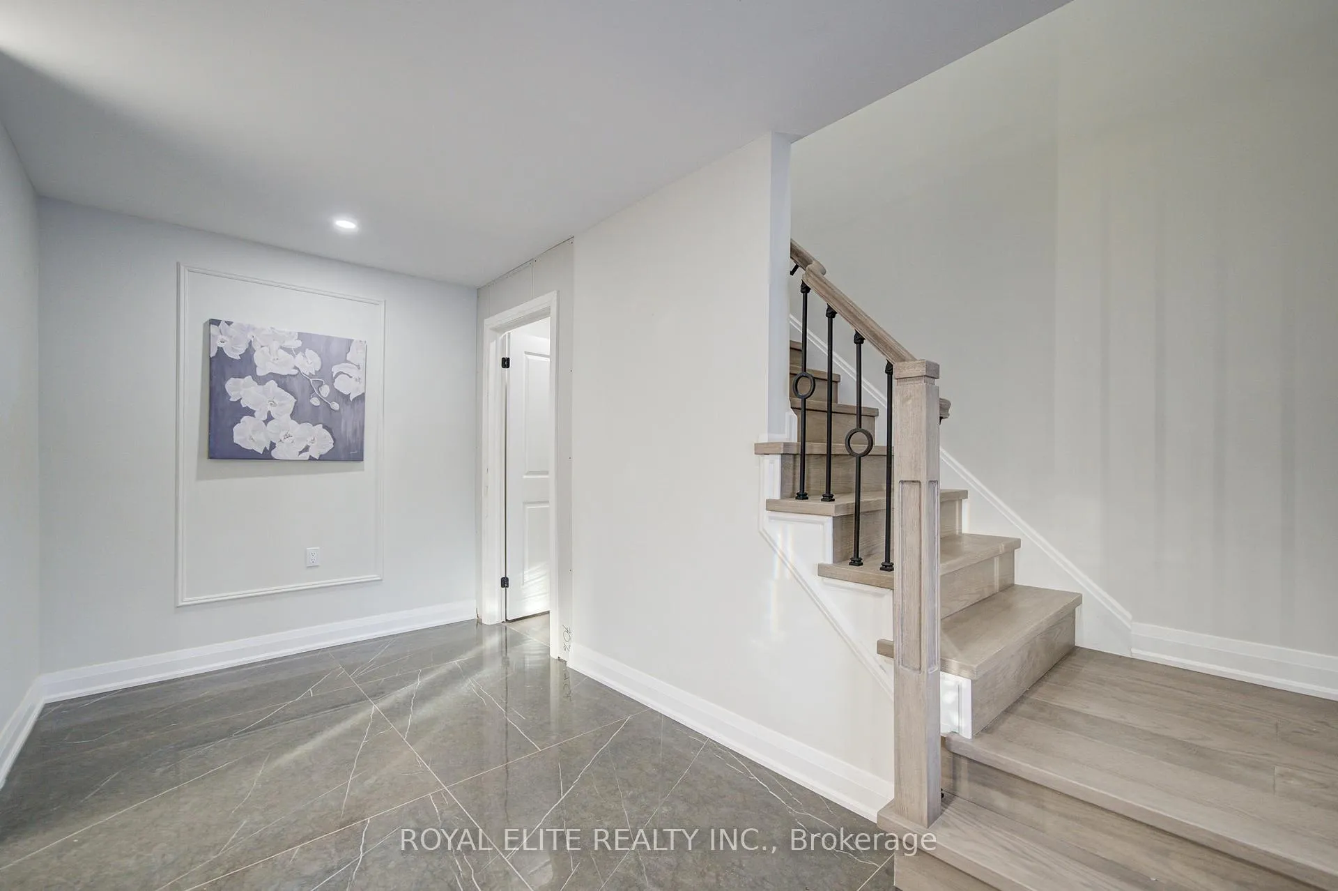 Photo 3 of 40 Squire Baker's Lane, Markham, Sherwood-Amberglen — HOMEH