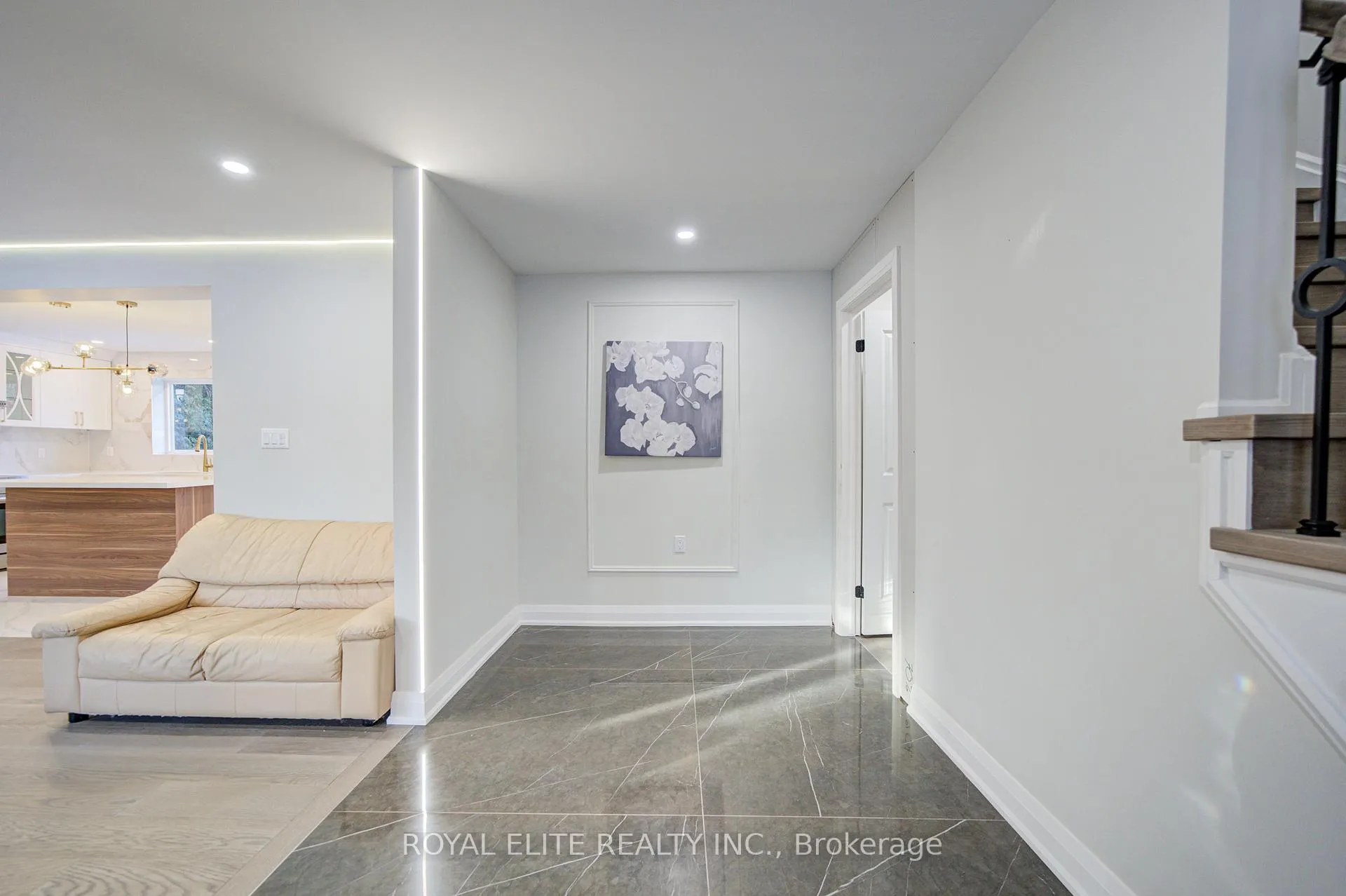 Photo 4 of 40 Squire Baker's Lane, Markham, Sherwood-Amberglen — HOMEH