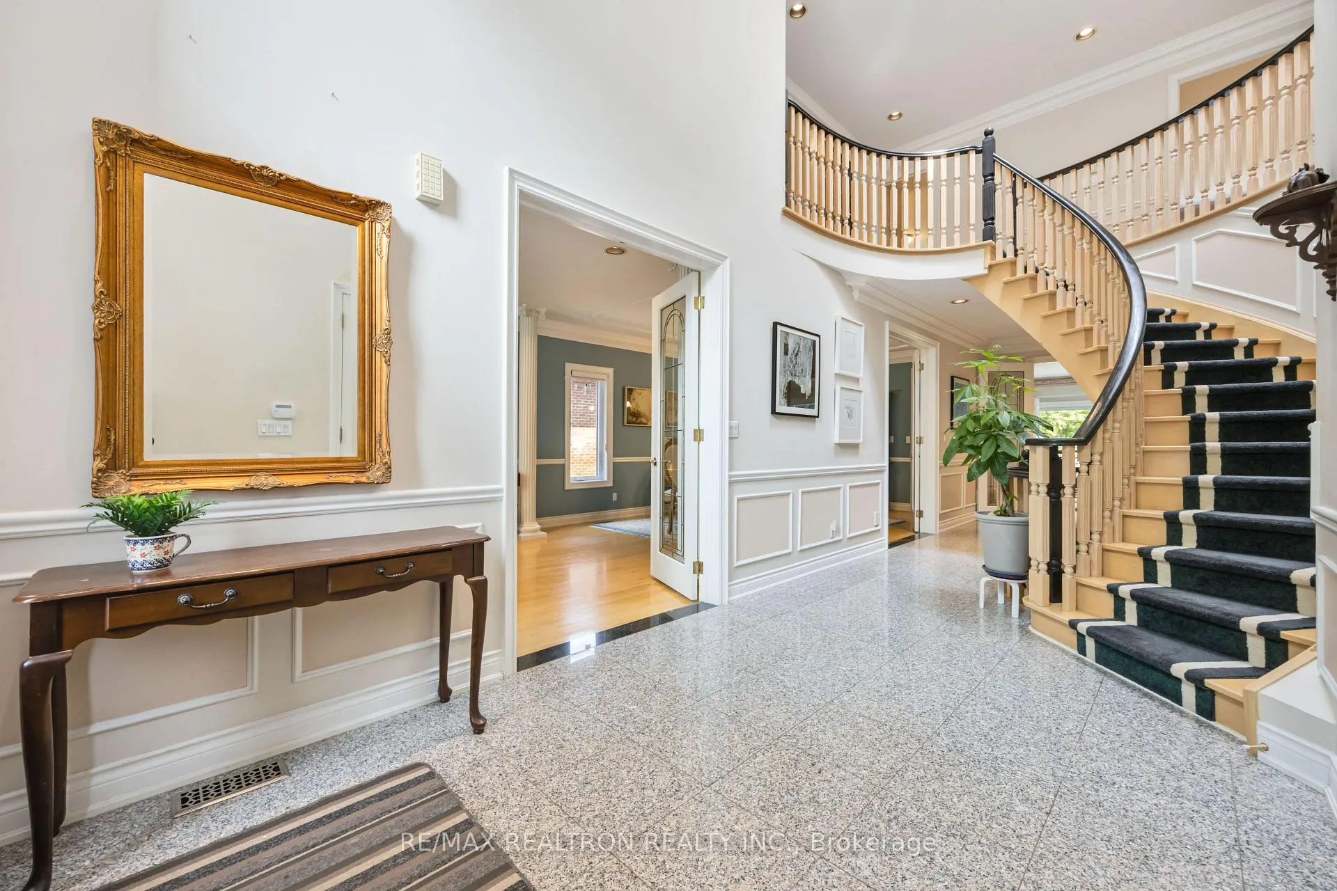 Photo 4 of 77 Sprucewood Drive, Markham, Thornhill — HOMEH