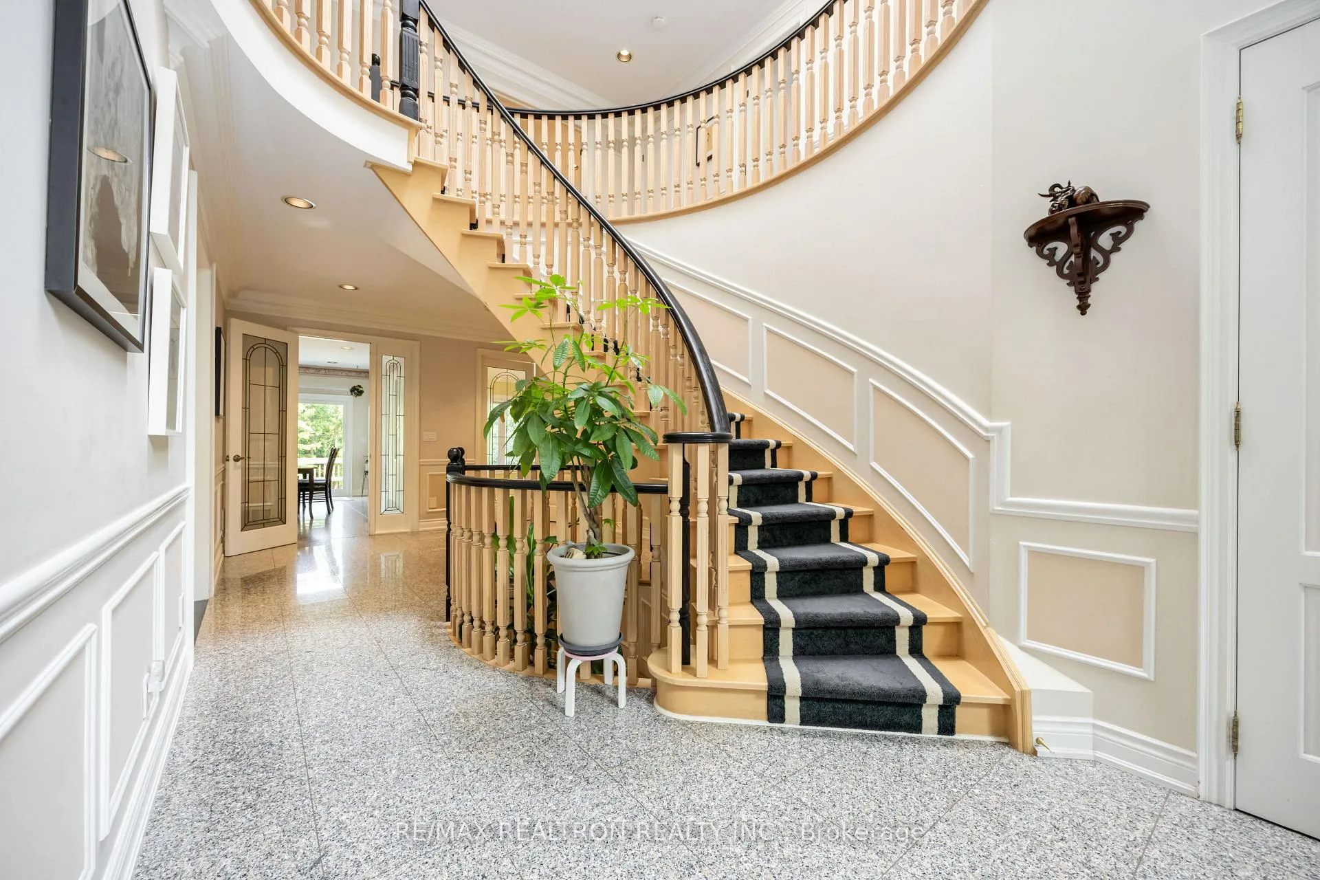 Photo 5 of 77 Sprucewood Drive, Markham, Thornhill — HOMEH