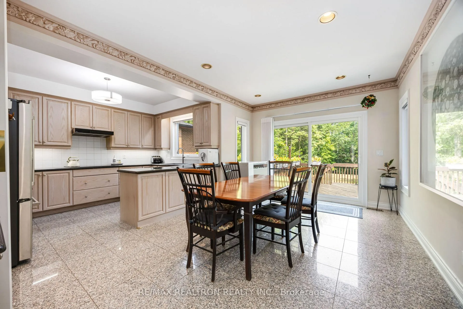 Photo 11 of 77 Sprucewood Drive, Markham, Thornhill — HOMEH