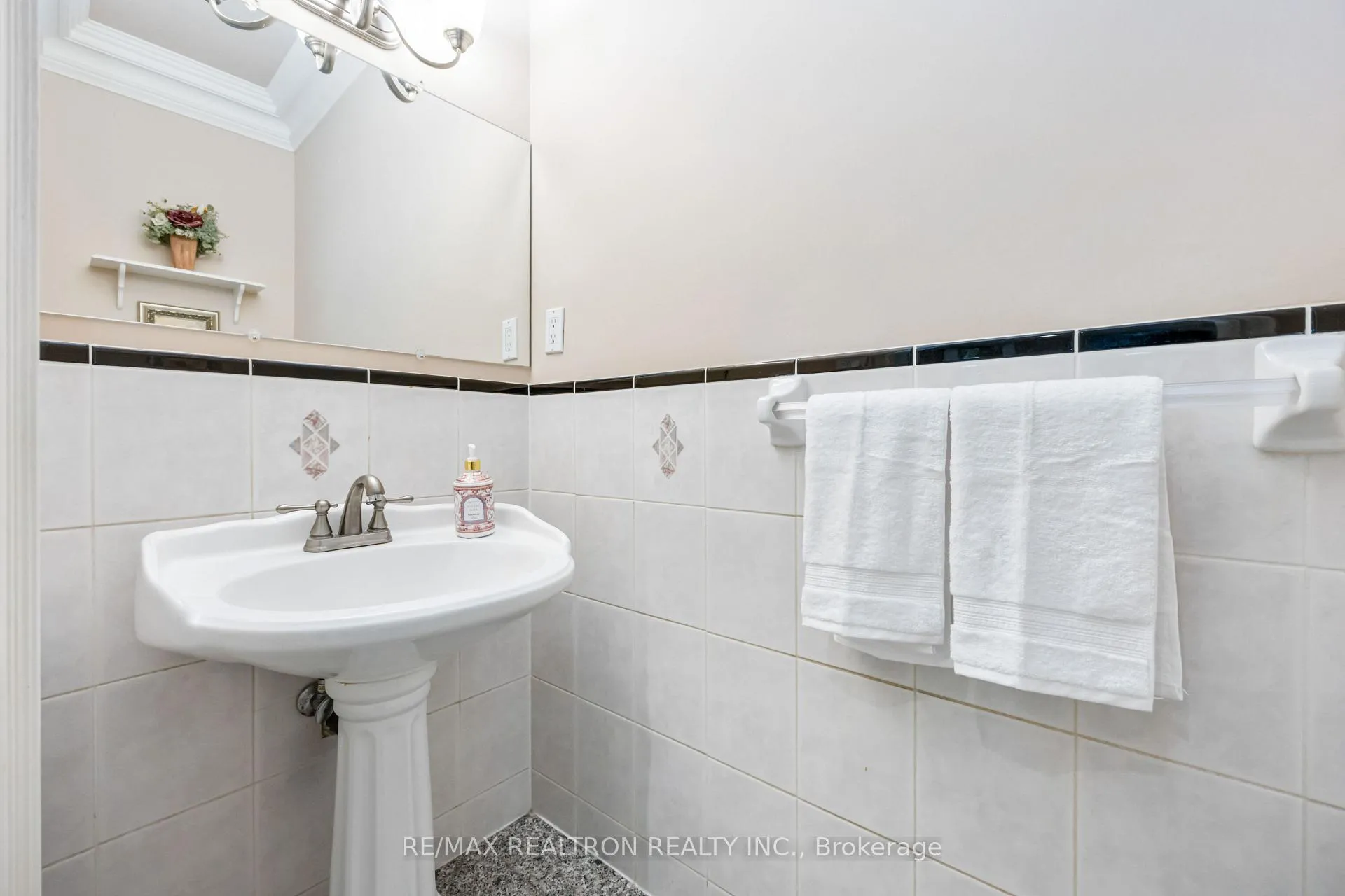 Photo 22 of 77 Sprucewood Drive, Markham, Thornhill — HOMEH