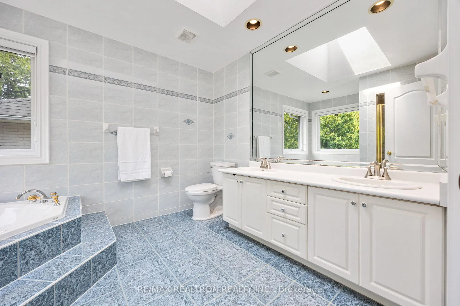 Photo 24 of 77 Sprucewood Drive, Markham, Thornhill — HOMEH