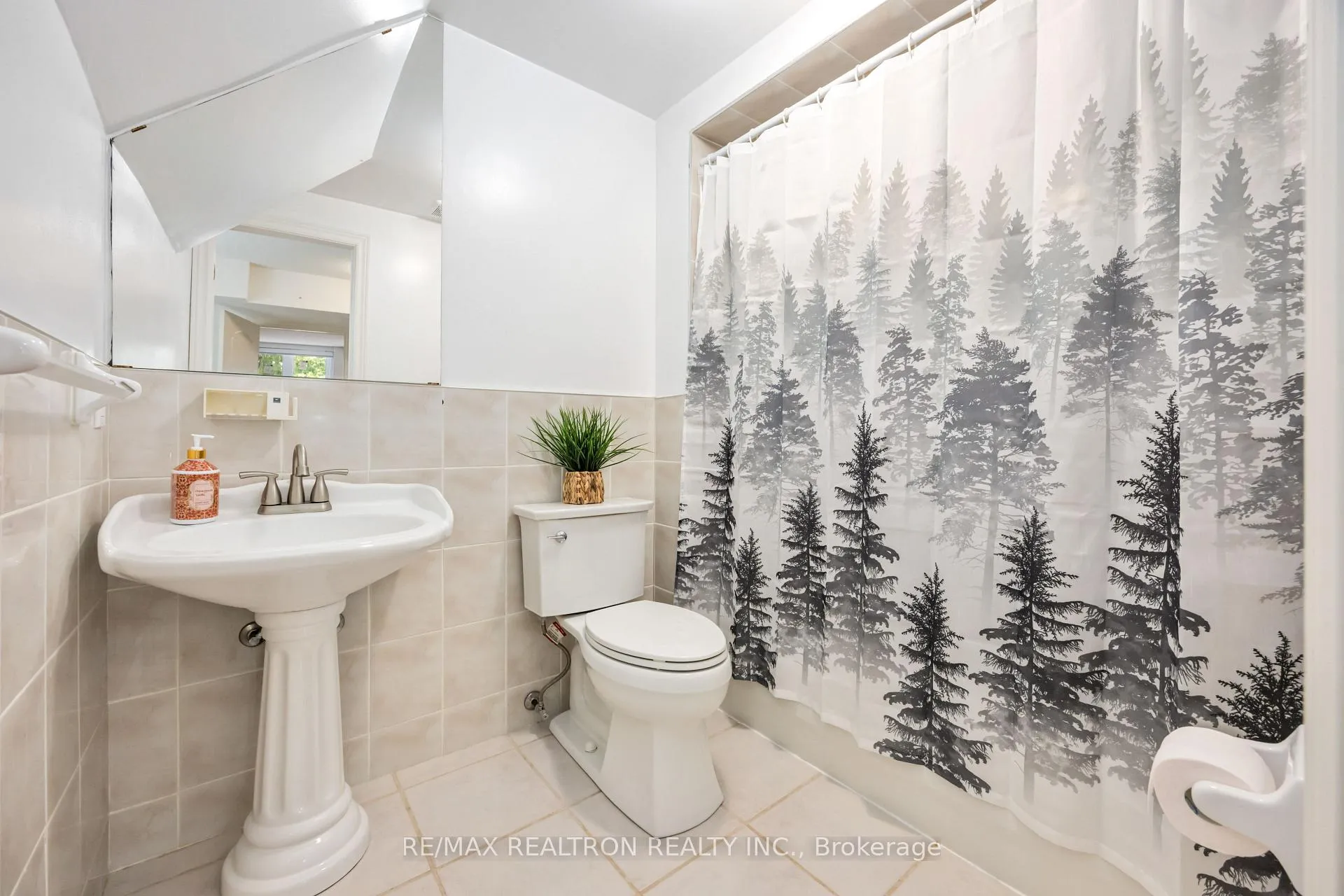 Photo 39 of 77 Sprucewood Drive, Markham, Thornhill — HOMEH