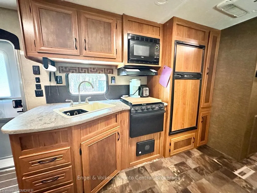 Photo 4 of Unit C 5, 7489 Sideroad 5 E, Wellington North, Rural Wellington North — HOMEH