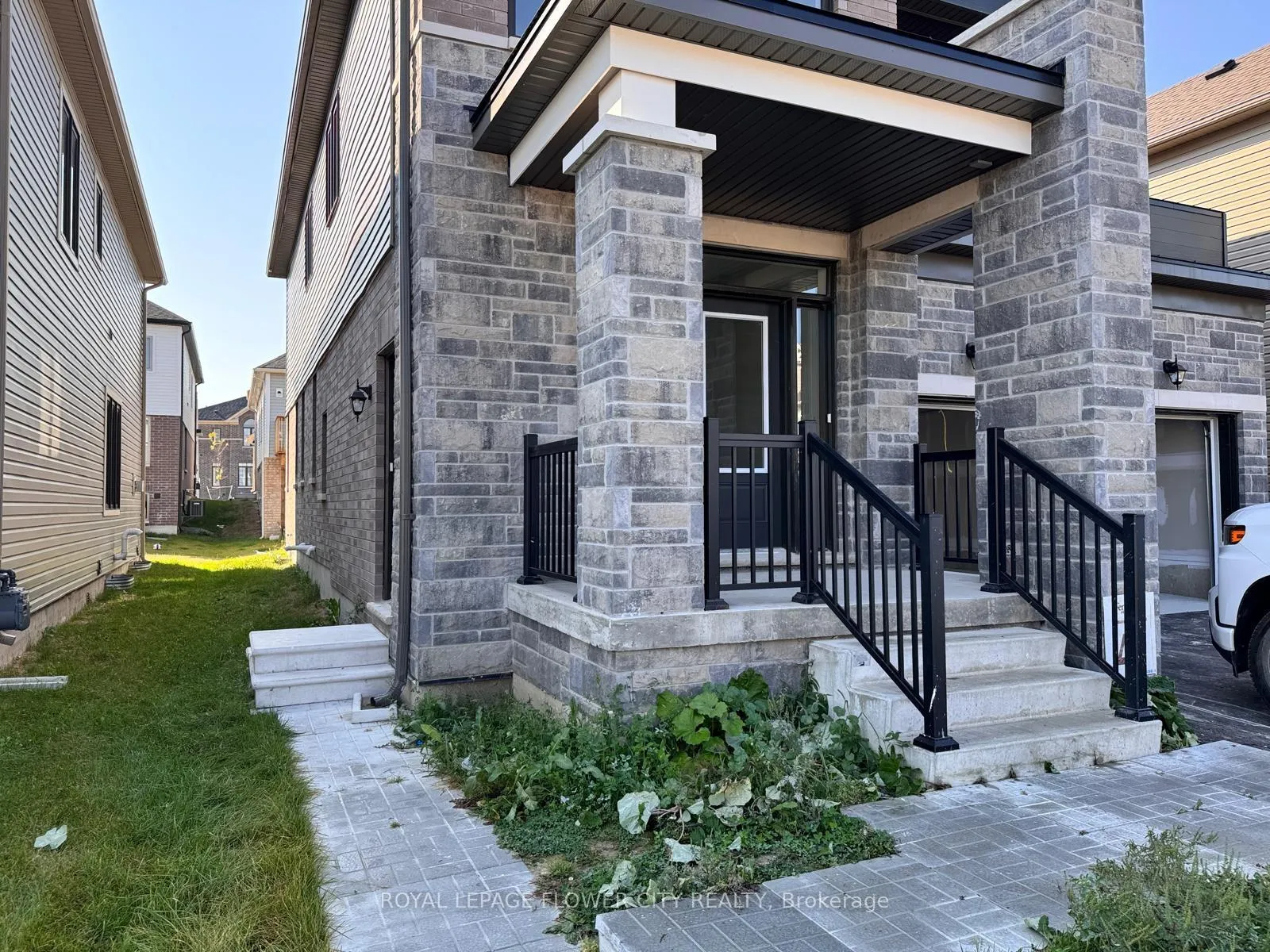 Photo 2 of Unit Main Floor, 13 Bannister Road, Barrie, Innis-Shore — HOMEH