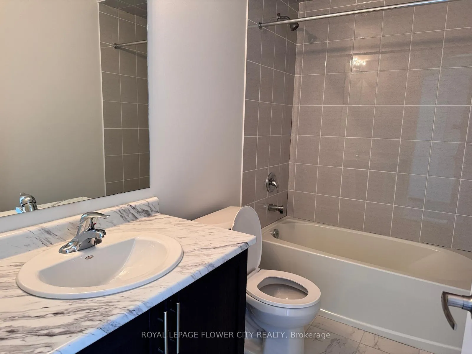 Photo 4 of Unit Main Floor, 13 Bannister Road, Barrie, Innis-Shore — HOMEH