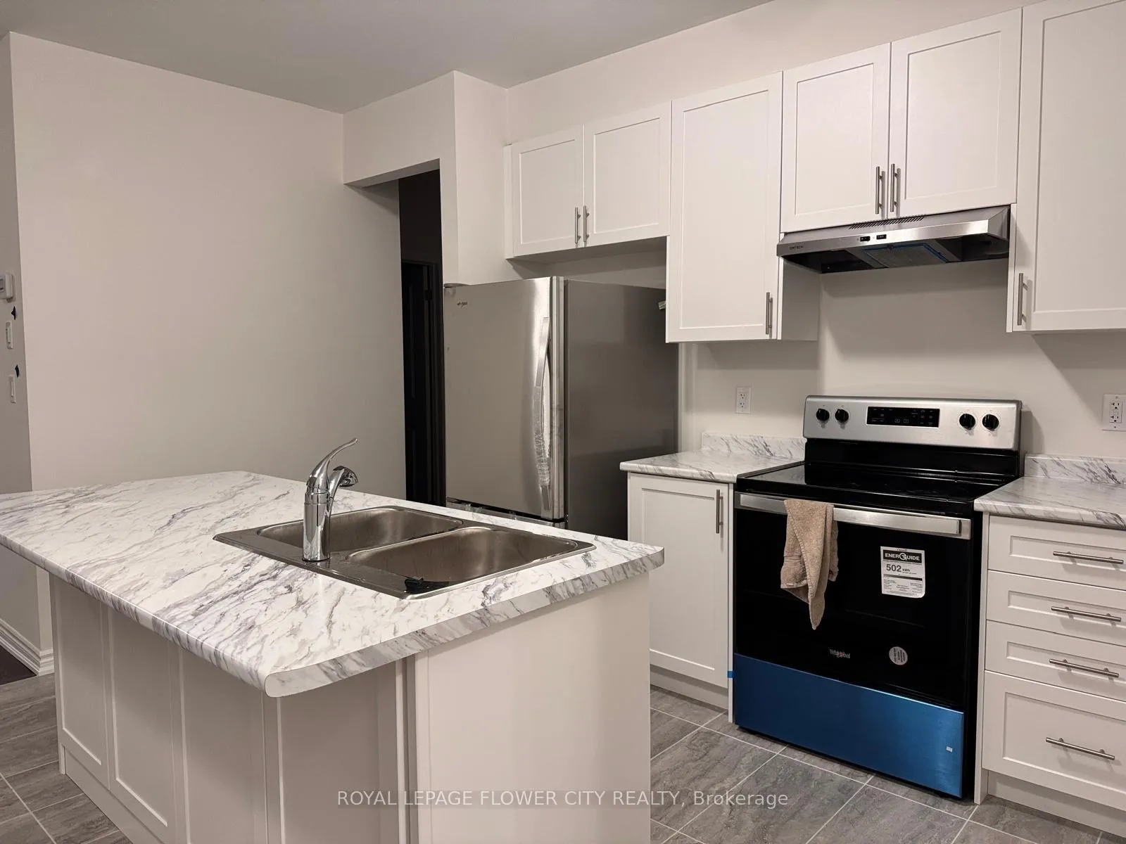 Photo 8 of Unit Main Floor, 13 Bannister Road, Barrie, Innis-Shore — HOMEH