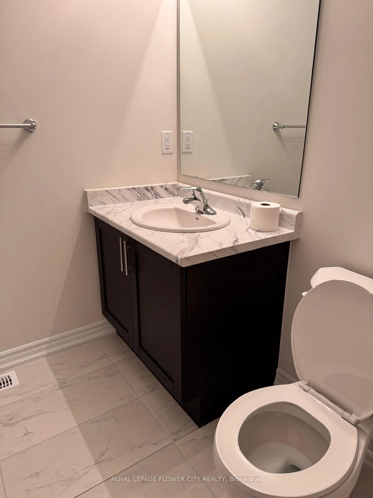 Photo 10 of Unit Main Floor, 13 Bannister Road, Barrie, Innis-Shore — HOMEH