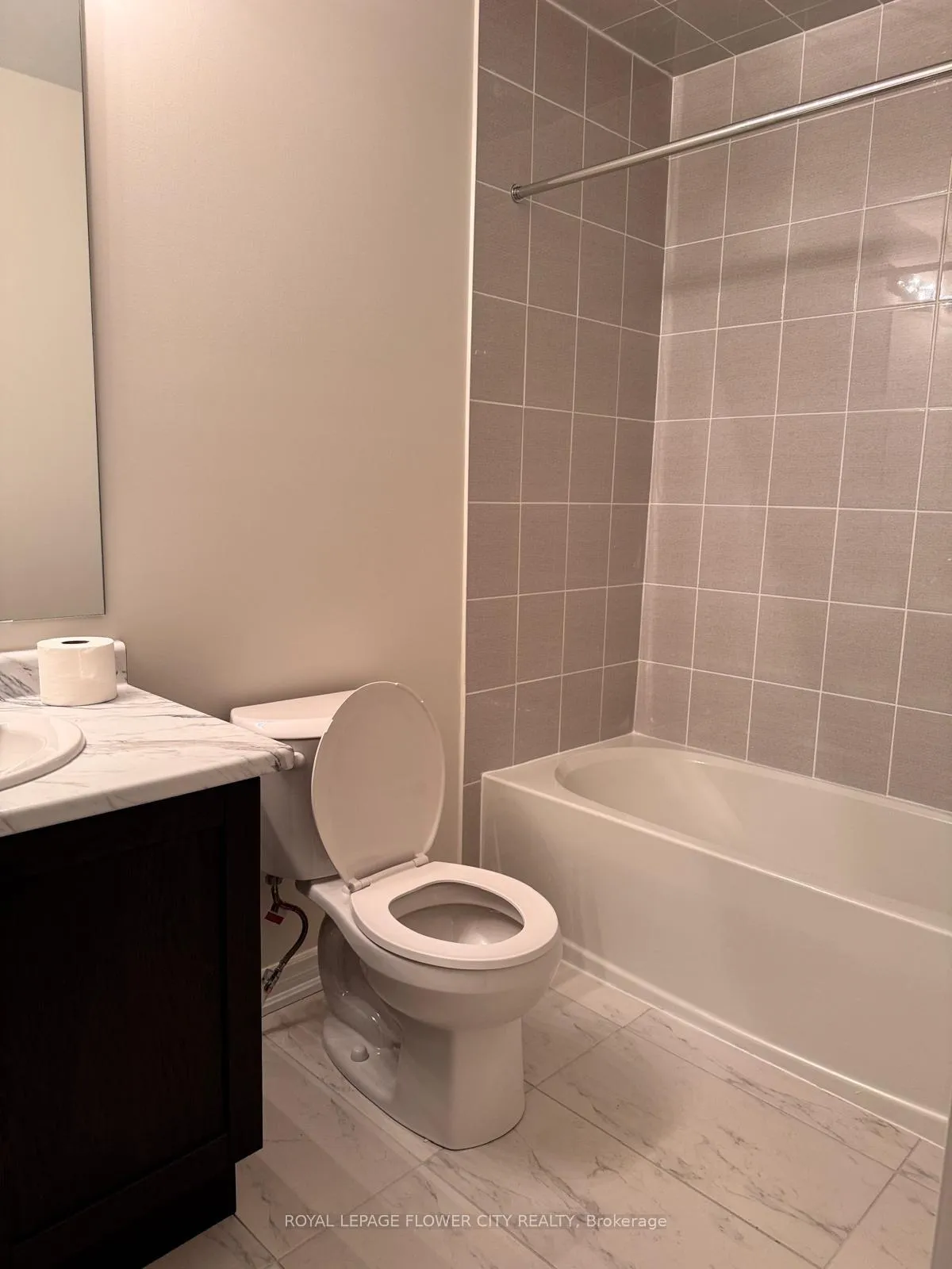 Photo 11 of Unit Main Floor, 13 Bannister Road, Barrie, Innis-Shore — HOMEH