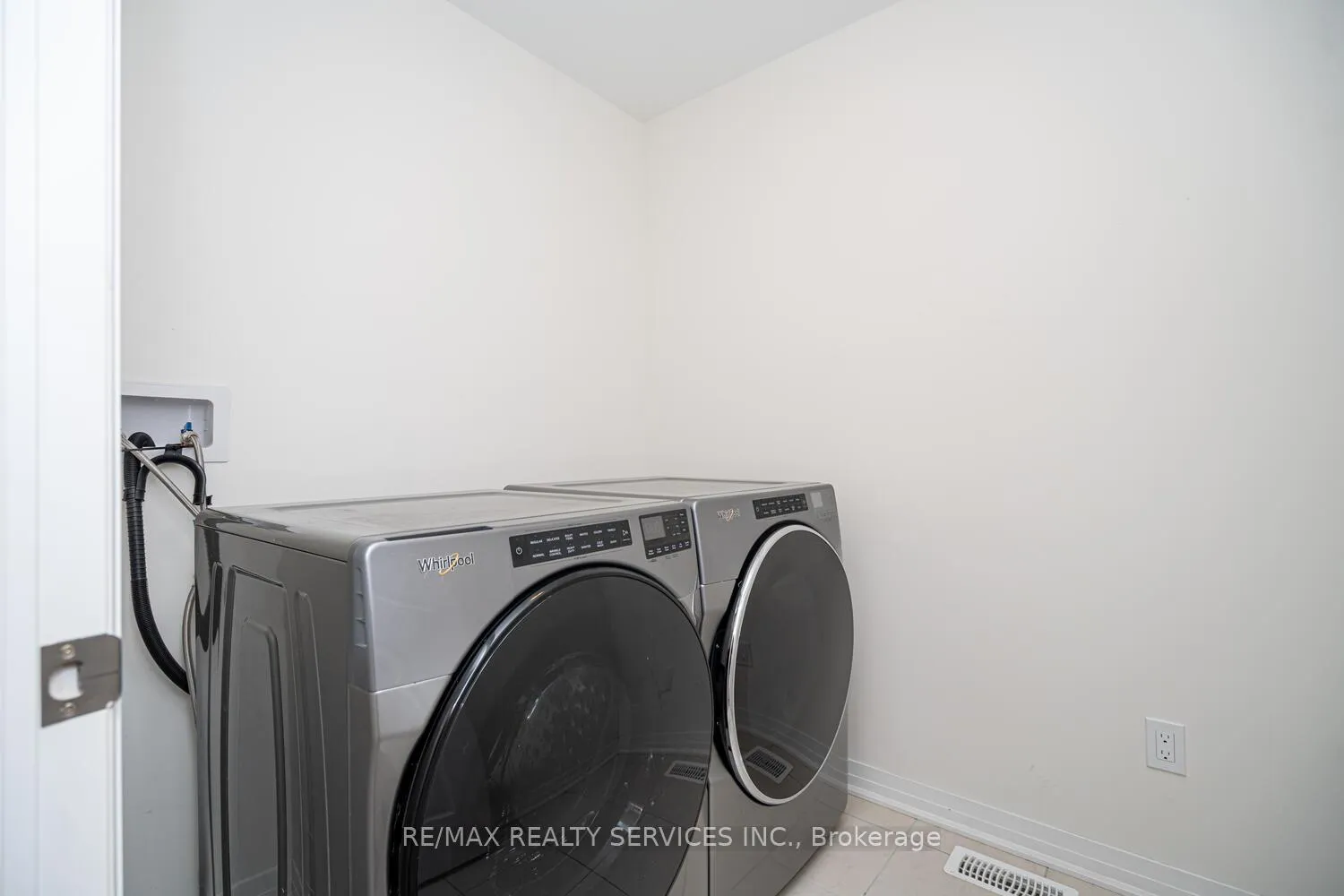 Photo 13 of 189 Leslie Davis Street, North Dumfries — HOMEH