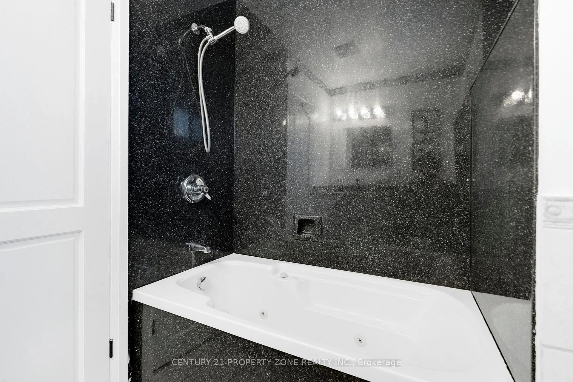 Photo 26 of Unit UPPER, 77 Belmont Drive, Brampton, Avondale — HOMEH