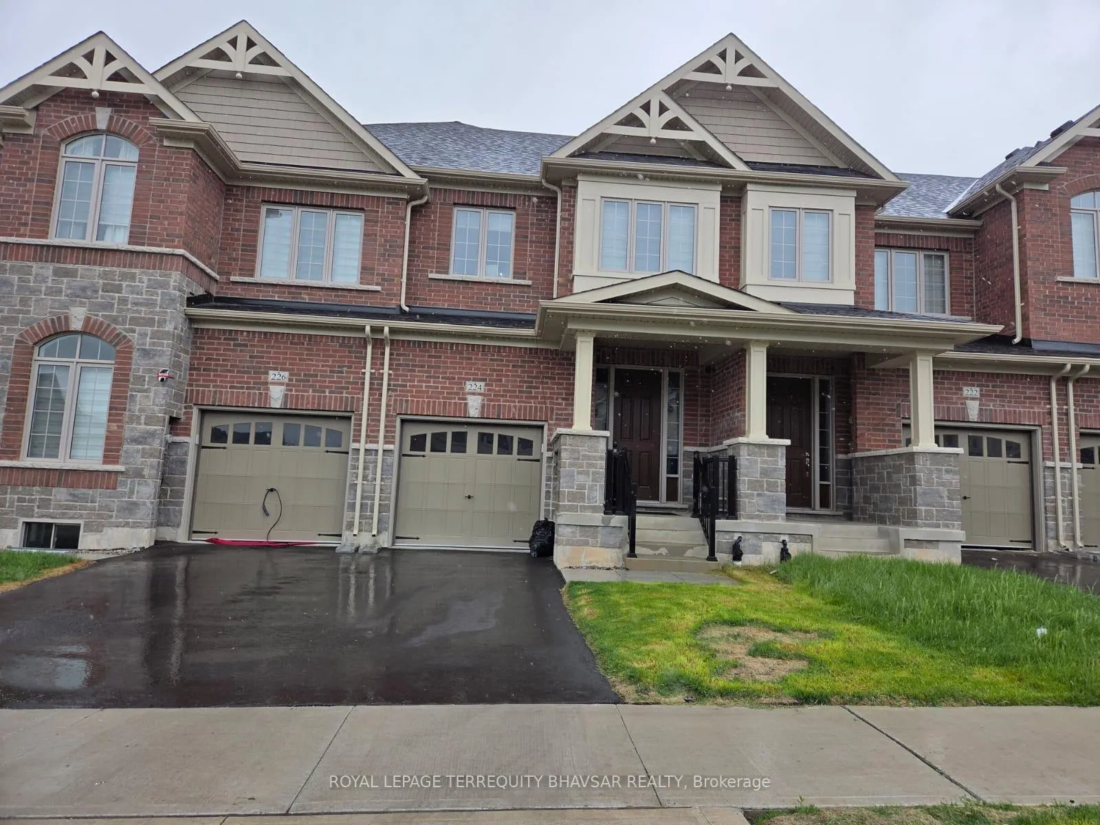 Photo 2 of 224 Broadacre Drive, Kitchener — HOMEH