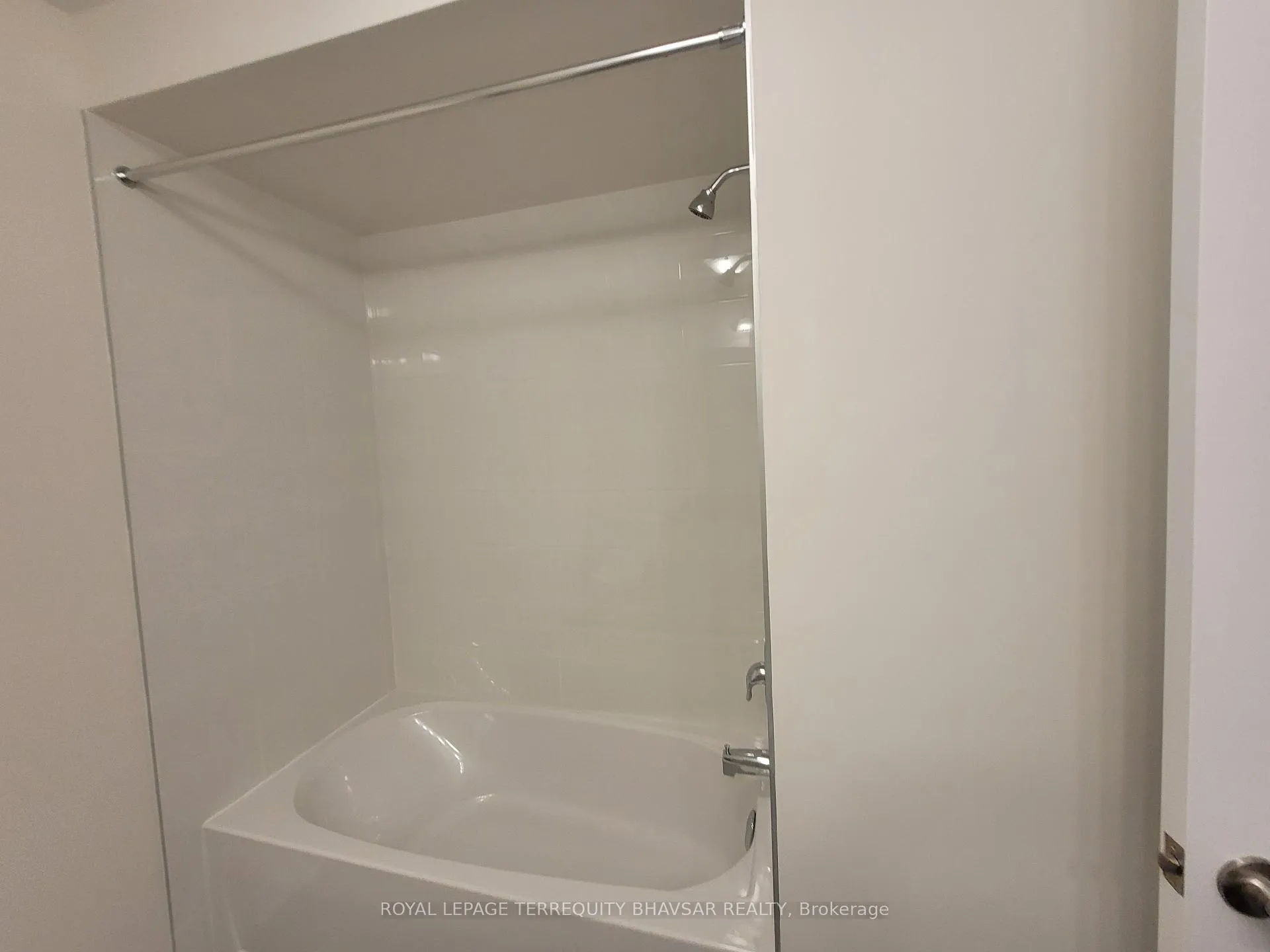Photo 32 of 224 Broadacre Drive, Kitchener — HOMEH