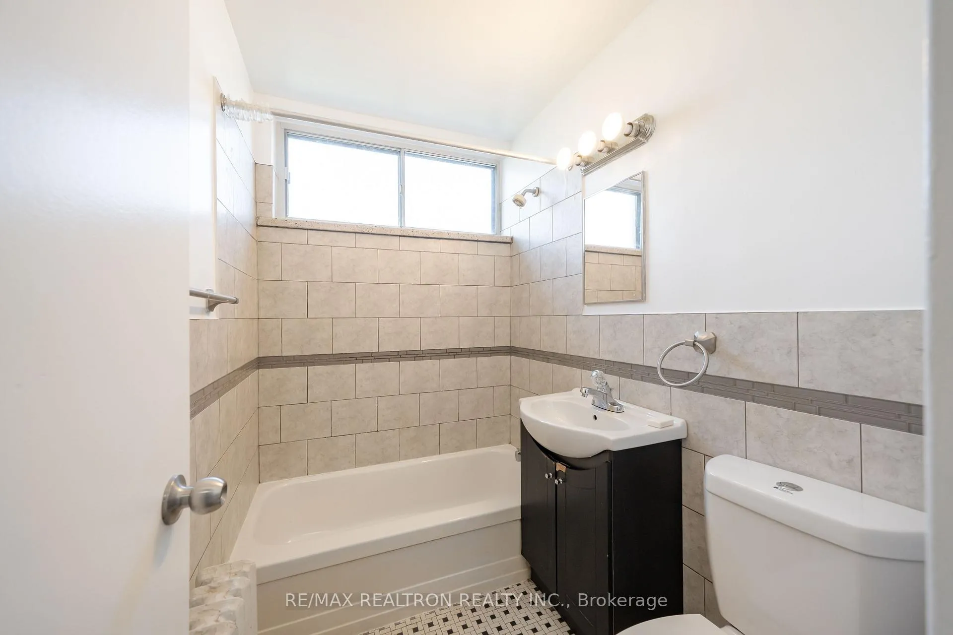 Photo 11 of Unit 6, 799 Robinson Street E, Burlington, Brant — HOMEH