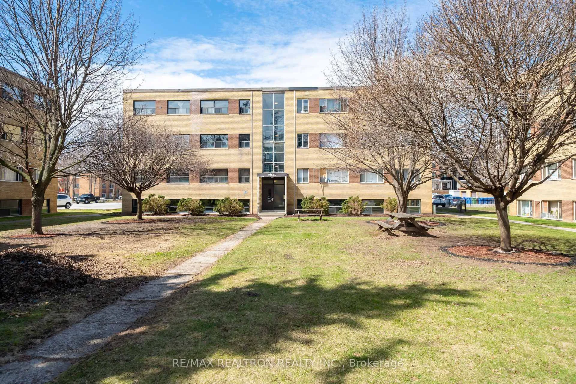 Photo 13 of Unit 6, 799 Robinson Street E, Burlington, Brant — HOMEH