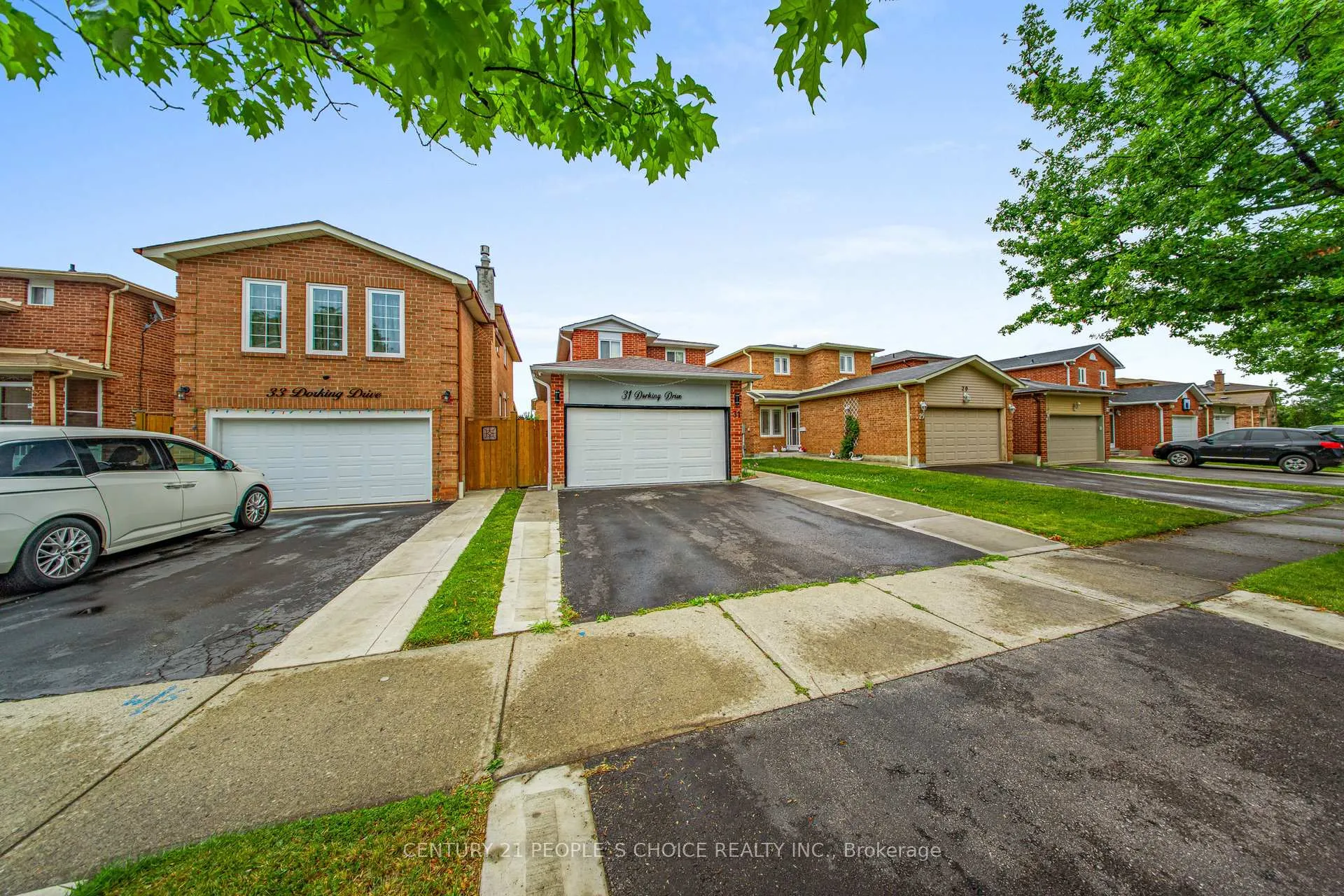 Photo 2 of 31 Dorking Drive, Brampton, Heart Lake West — HOMEH