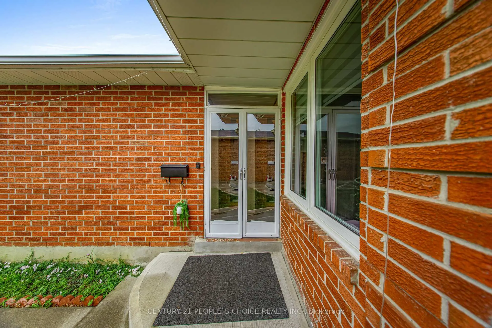 Photo 4 of 31 Dorking Drive, Brampton, Heart Lake West — HOMEH