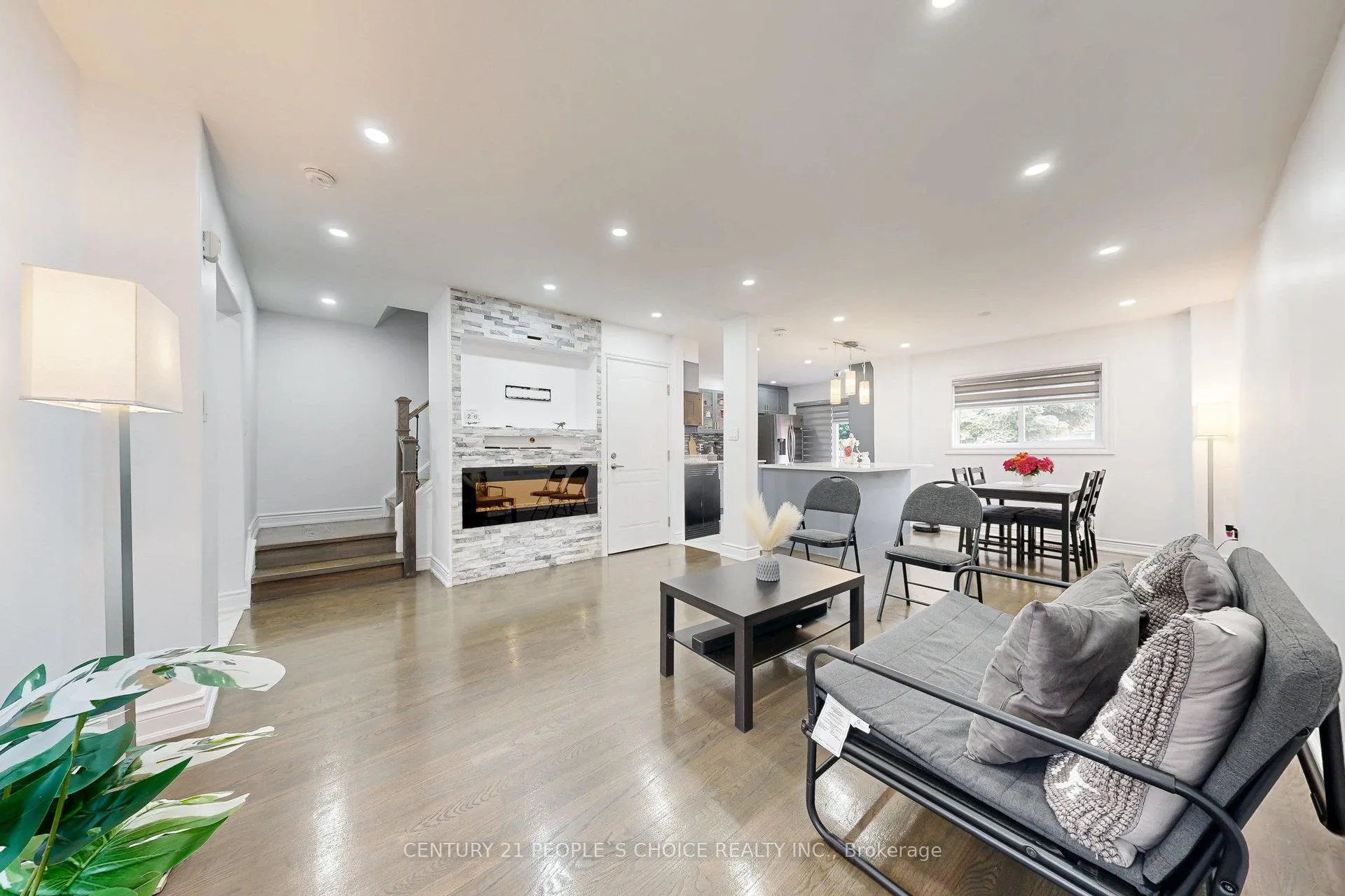 Photo 9 of 31 Dorking Drive, Brampton, Heart Lake West — HOMEH