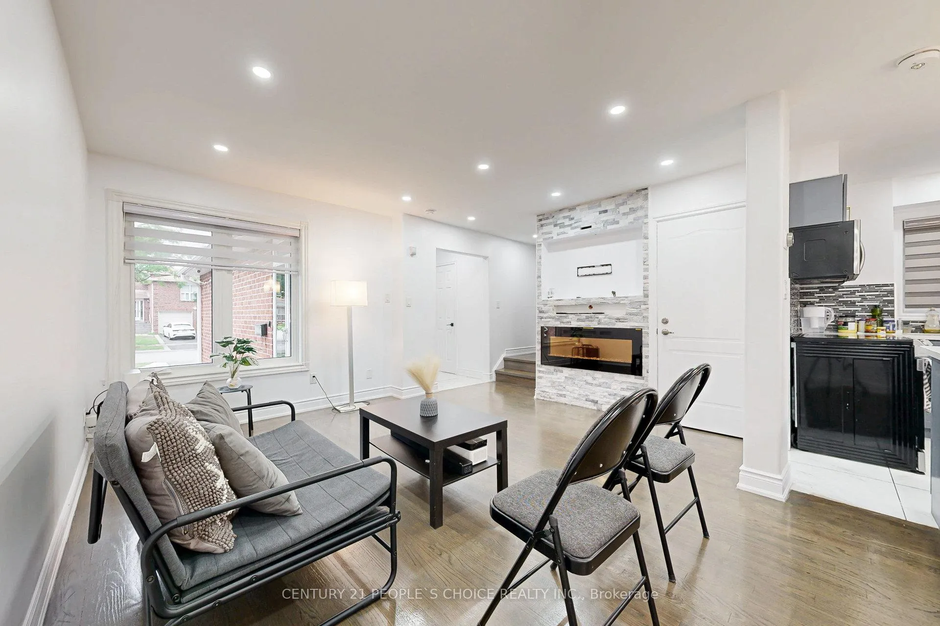 Photo 10 of 31 Dorking Drive, Brampton, Heart Lake West — HOMEH