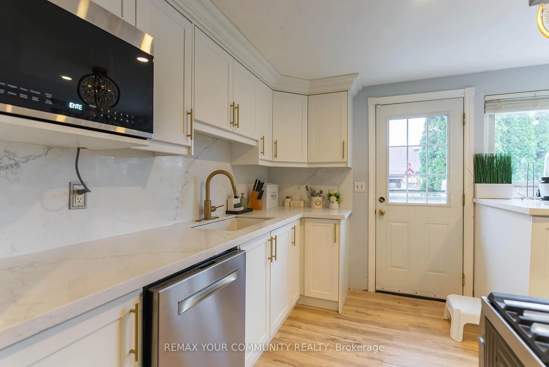 Photo 6 of Unit Main, 692 Down Crescent, Oshawa, Donevan — HOMEH