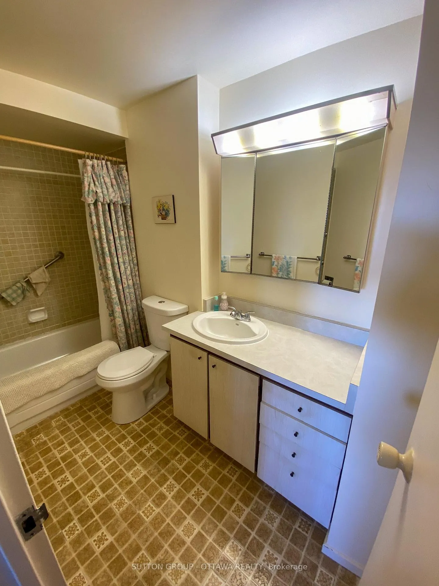 Photo 17 of Unit 603, 1599 Lassiter Terrace, Ottawa, Beaconwood — HOMEH