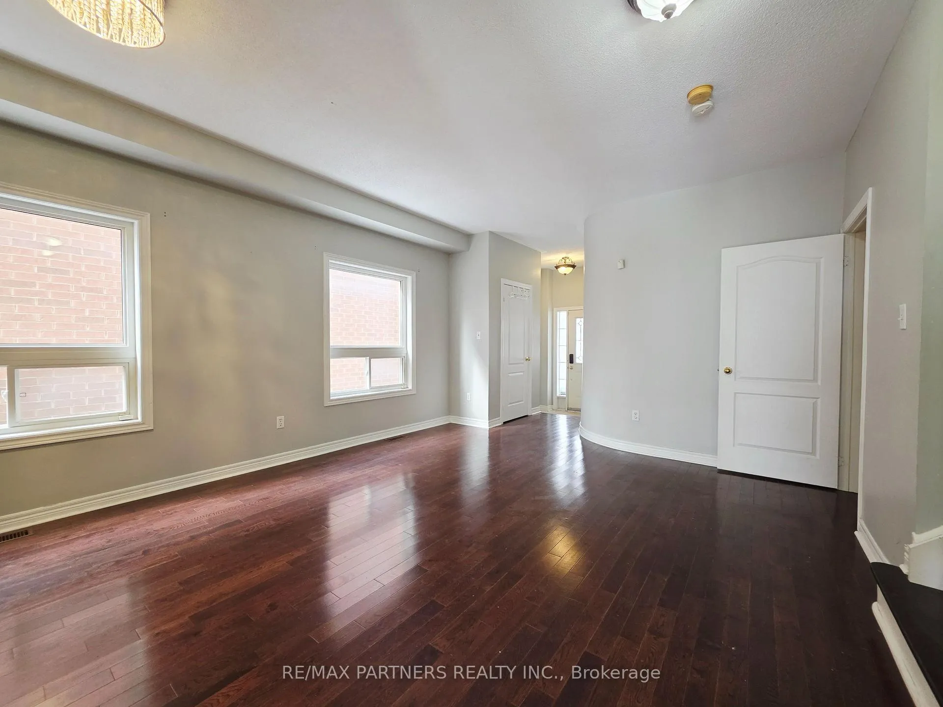 Photo 4 of 126 Collis Drive, Aurora, Bayview Northeast — HOMEH