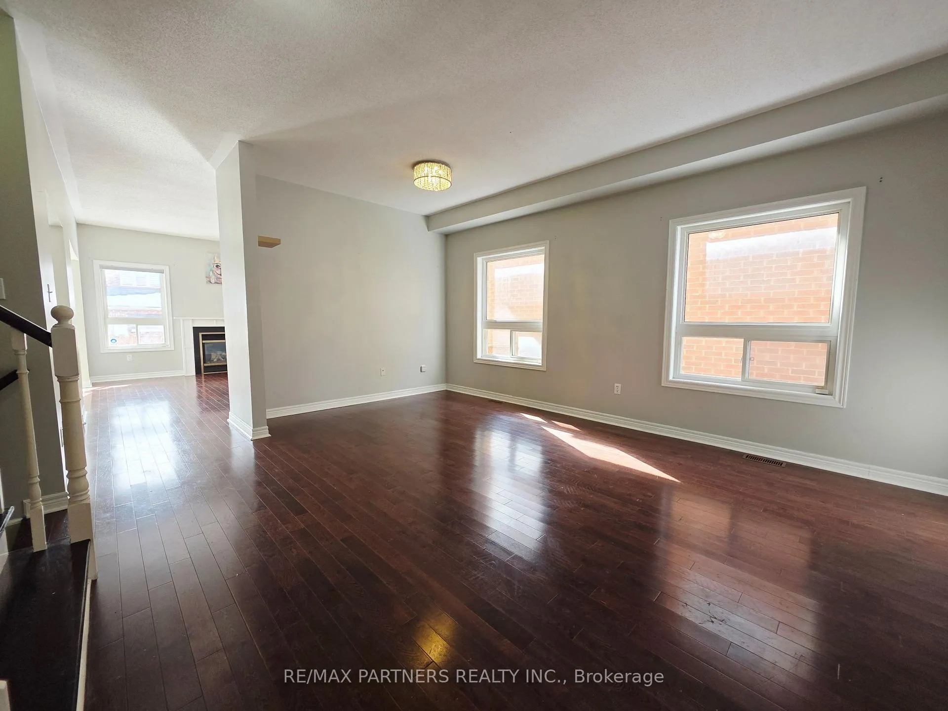 Photo 5 of 126 Collis Drive, Aurora, Bayview Northeast — HOMEH