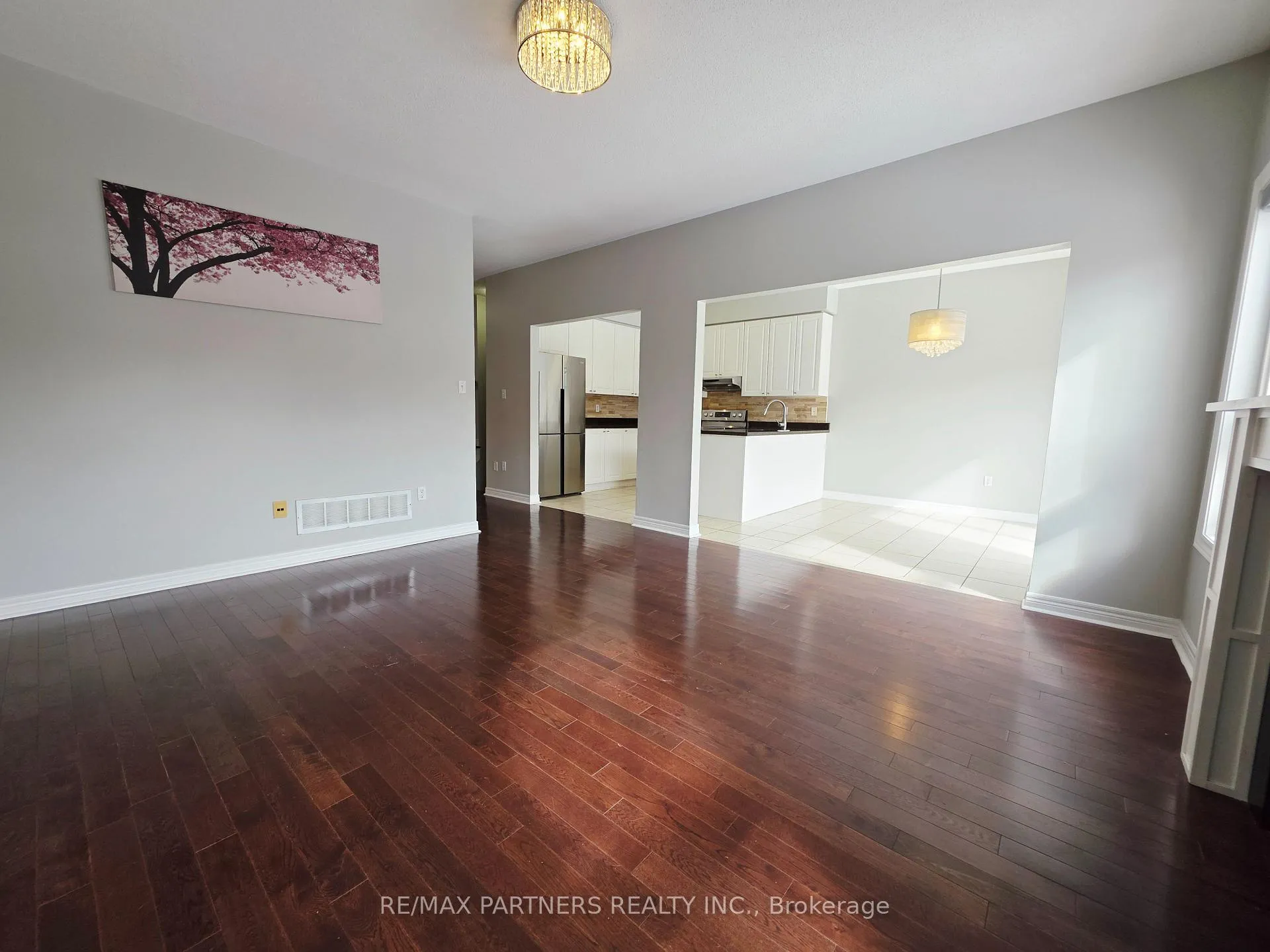 Photo 9 of 126 Collis Drive, Aurora, Bayview Northeast — HOMEH