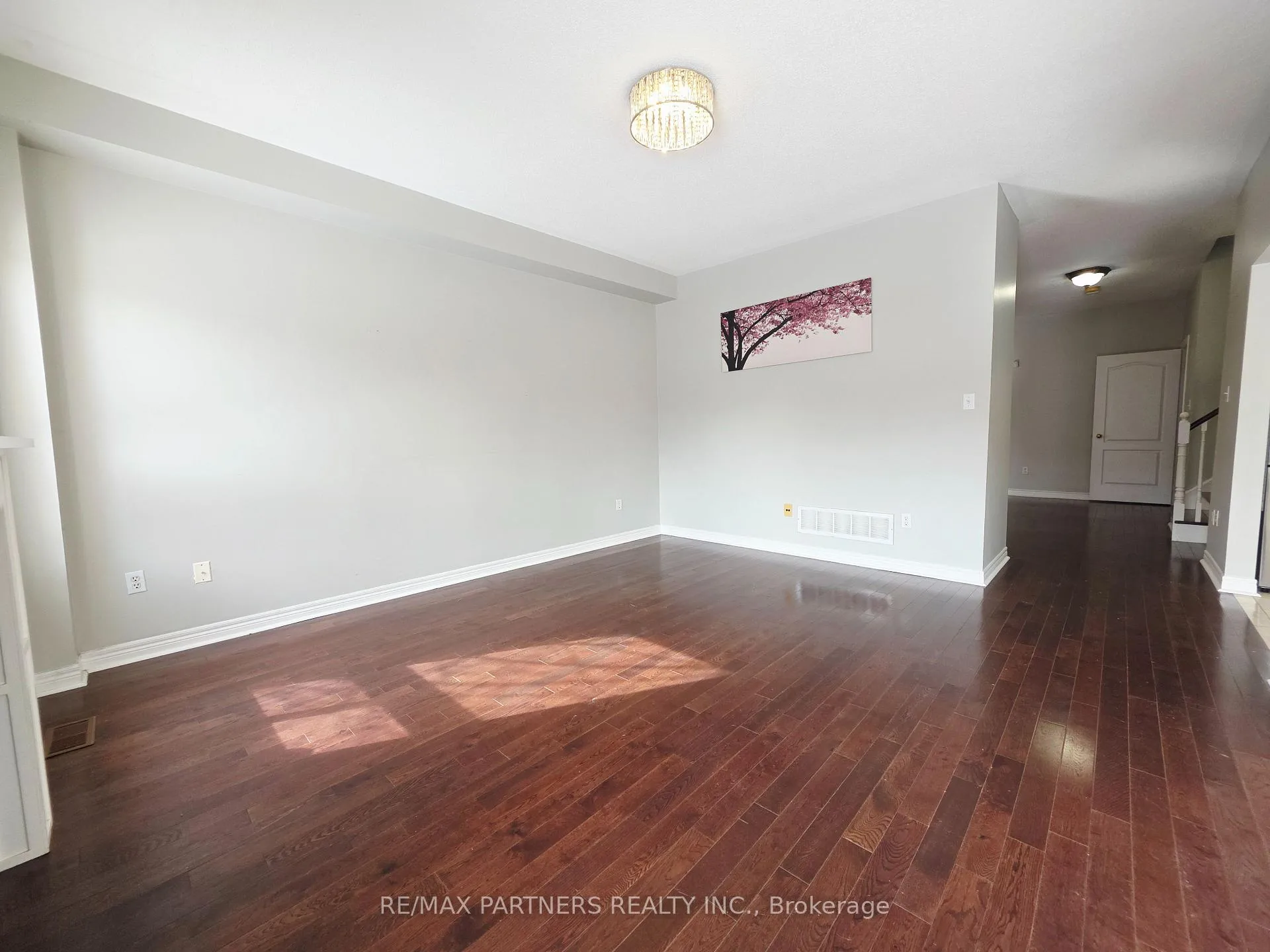 Photo 10 of 126 Collis Drive, Aurora, Bayview Northeast — HOMEH