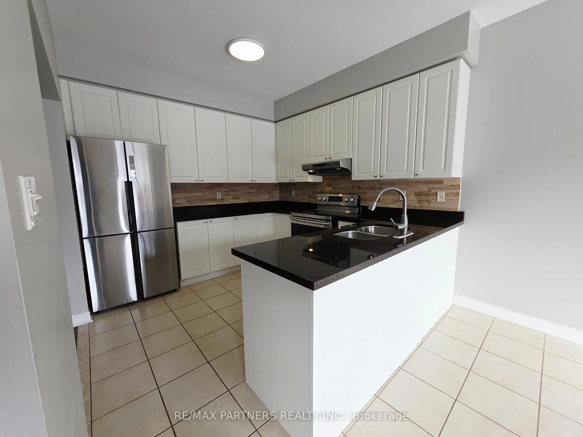 Photo 14 of 126 Collis Drive, Aurora, Bayview Northeast — HOMEH