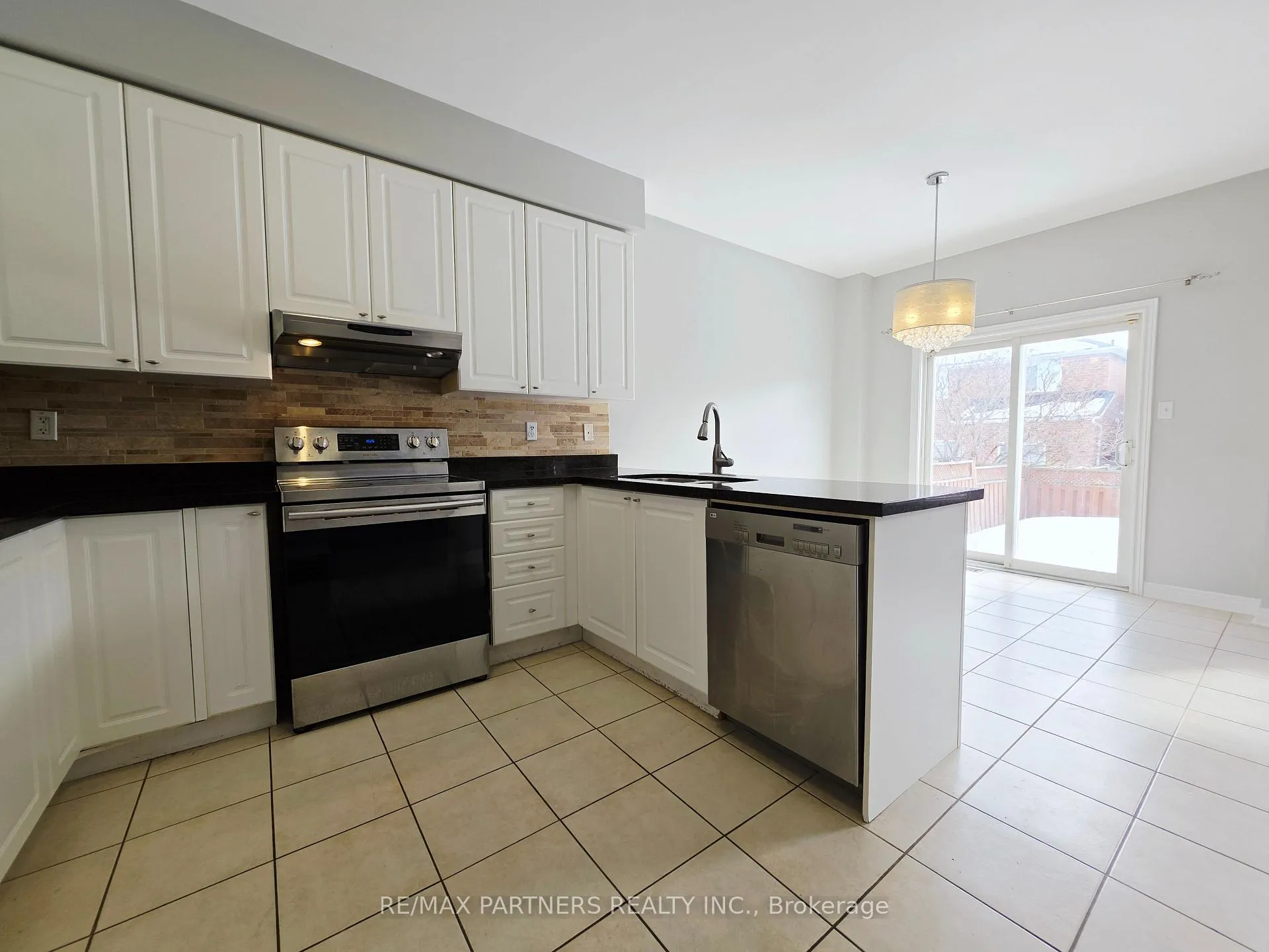 Photo 15 of 126 Collis Drive, Aurora, Bayview Northeast — HOMEH