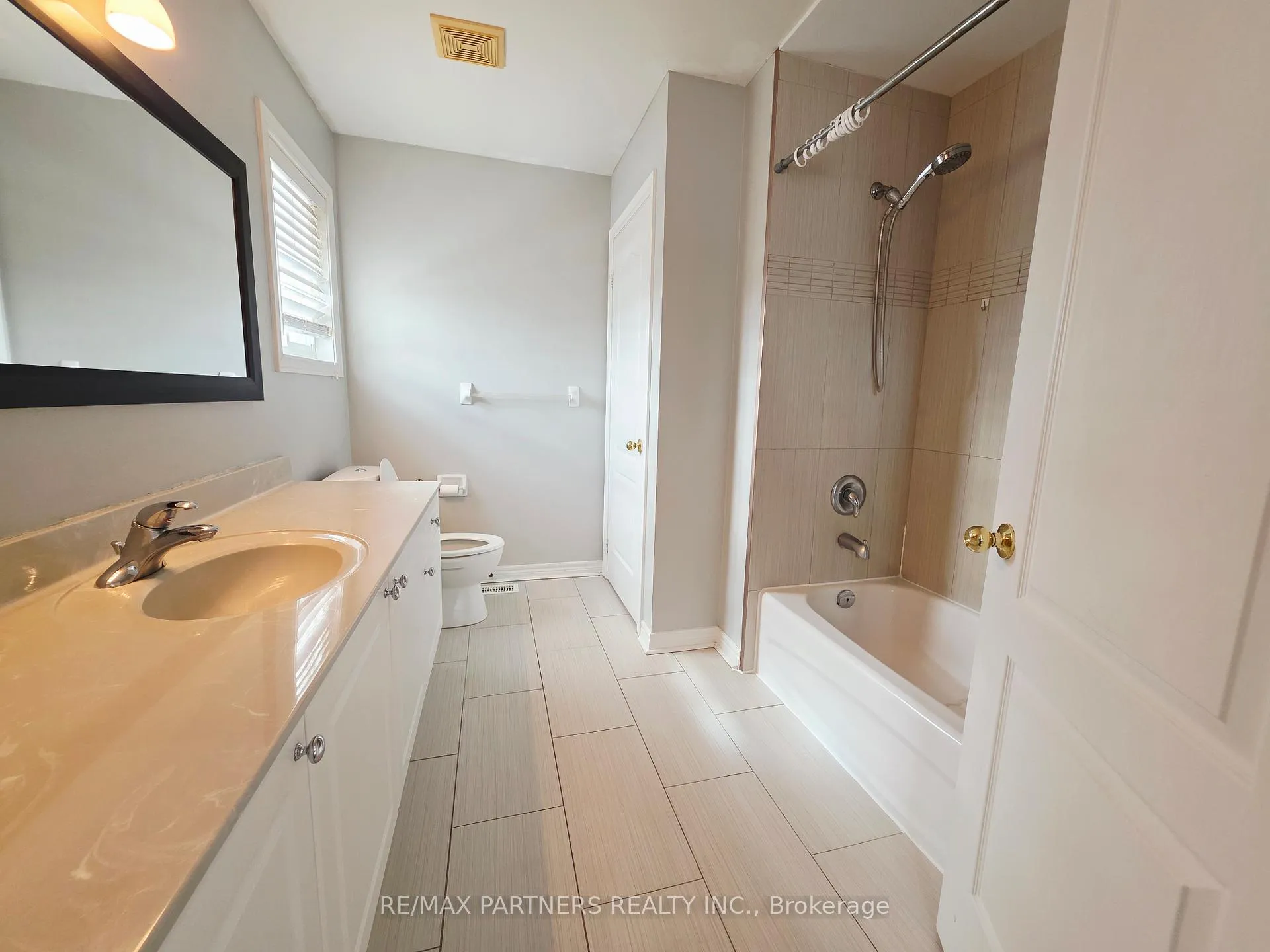 Photo 23 of 126 Collis Drive, Aurora, Bayview Northeast — HOMEH