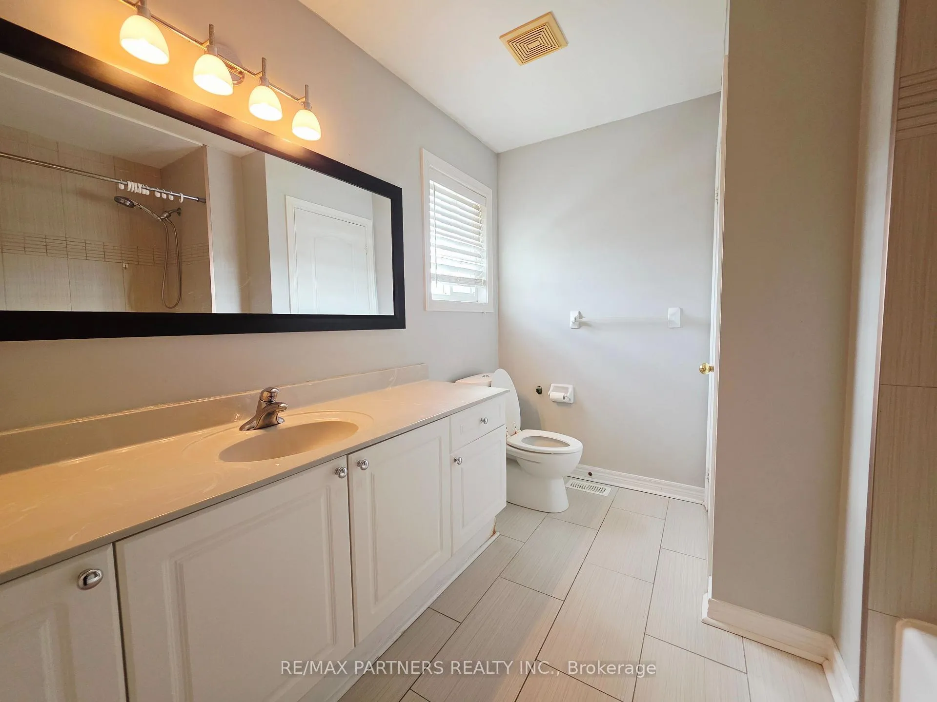 Photo 24 of 126 Collis Drive, Aurora, Bayview Northeast — HOMEH