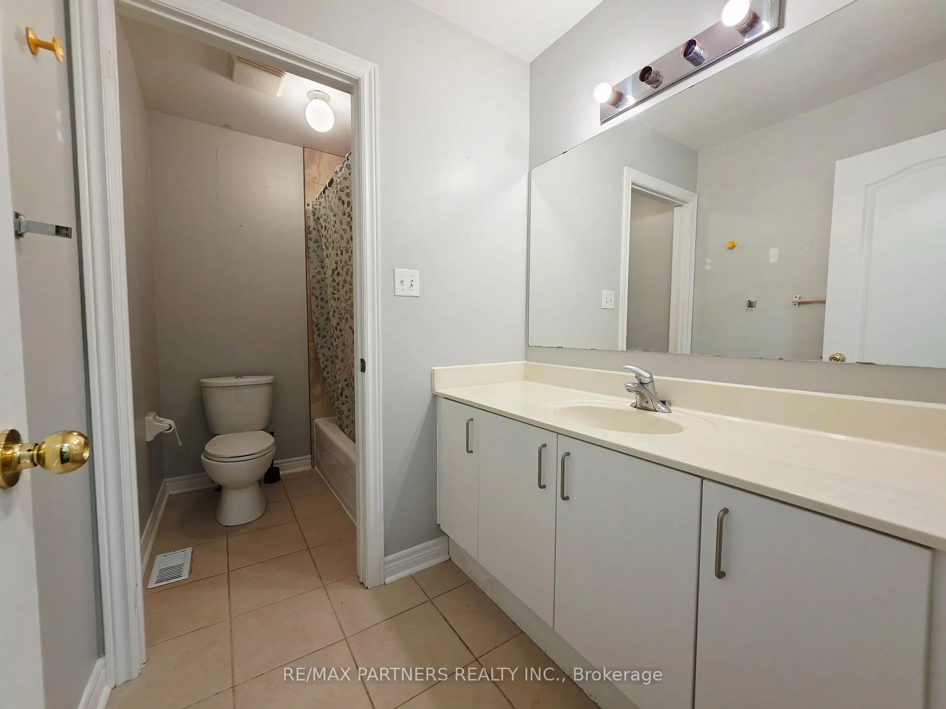 Photo 38 of 126 Collis Drive, Aurora, Bayview Northeast — HOMEH