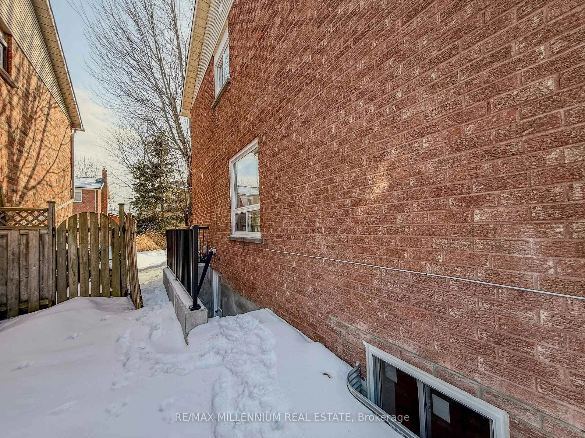 Photo 3 of 14 Sallis Drive, Ajax, South East — HOMEH