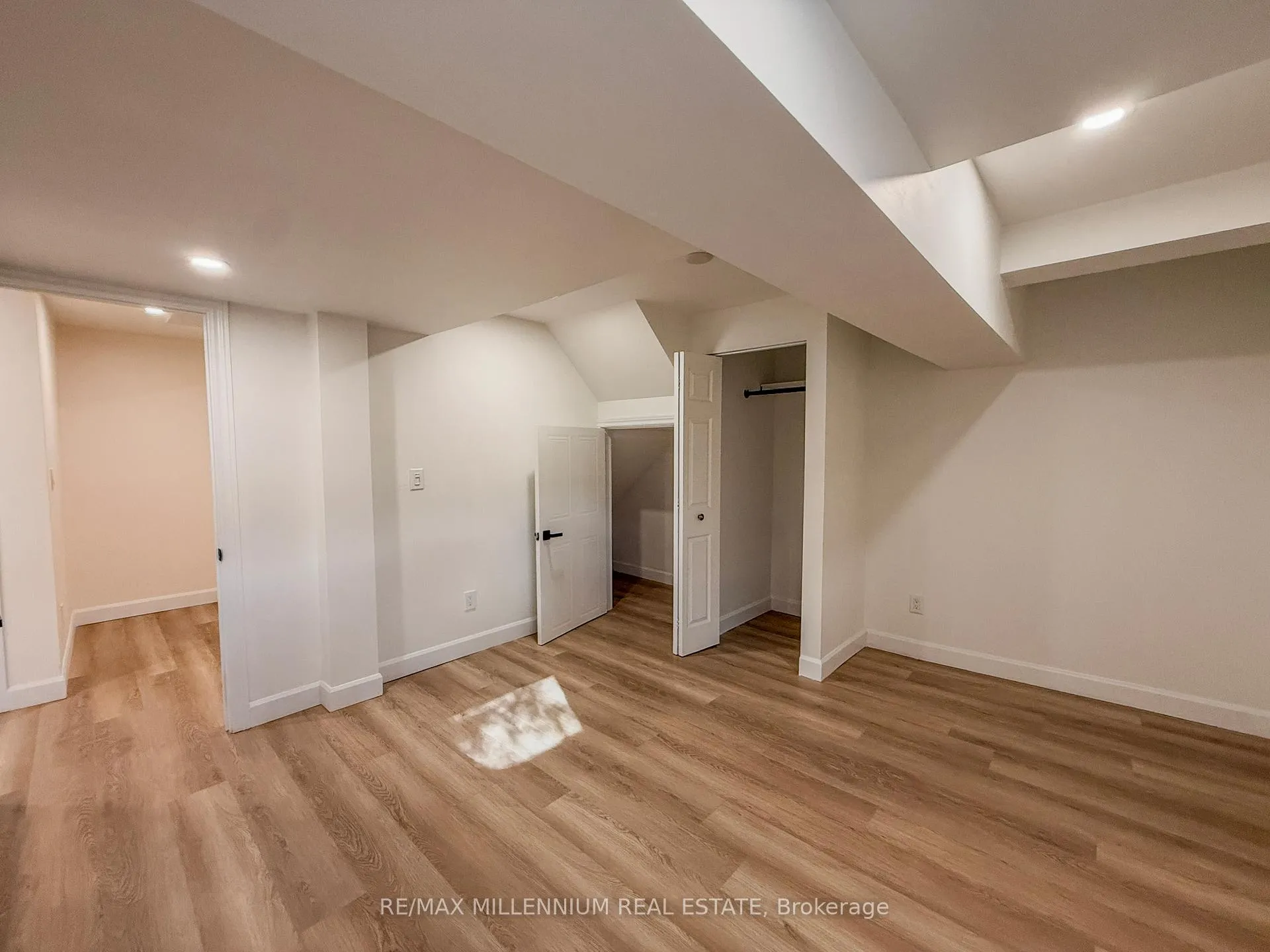 Photo 16 of 14 Sallis Drive, Ajax, South East — HOMEH